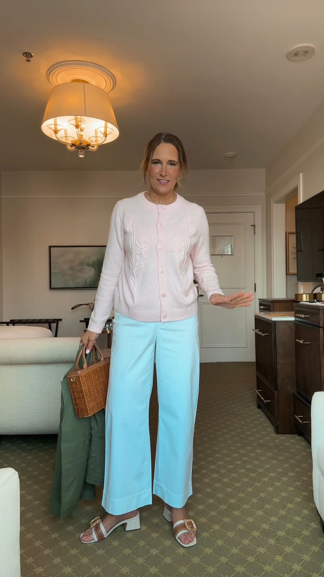 Gorgeous outfit styled by Tiffany! Love the pale pink and olive green jacket! These pants are great too!

Medium sweater
Size 10 pants
Jacket was a size 10. If btw sizes id size up!


#LTKOver40 #LTKdayinmylife