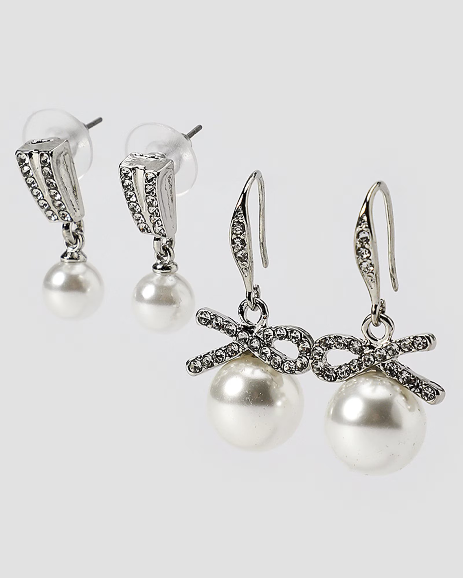 Kit brinco feminino 2 pares pérola e laço prata | Accessori by Riachuelo | Riachuelo (BR)