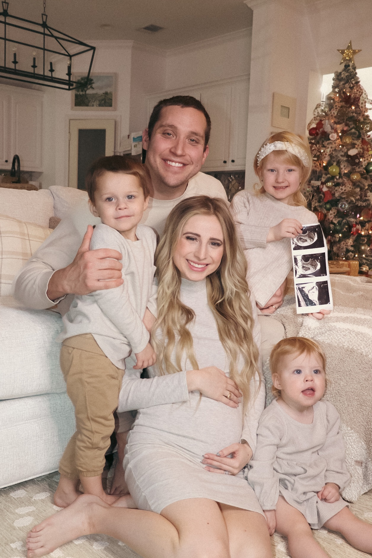 Maternity dress for pregnancy announcement photos!

PinkBlush pink blush maternity pregnancy announcement baby announcement 

#LTKbump #LTKunder50 #LTKstyletip