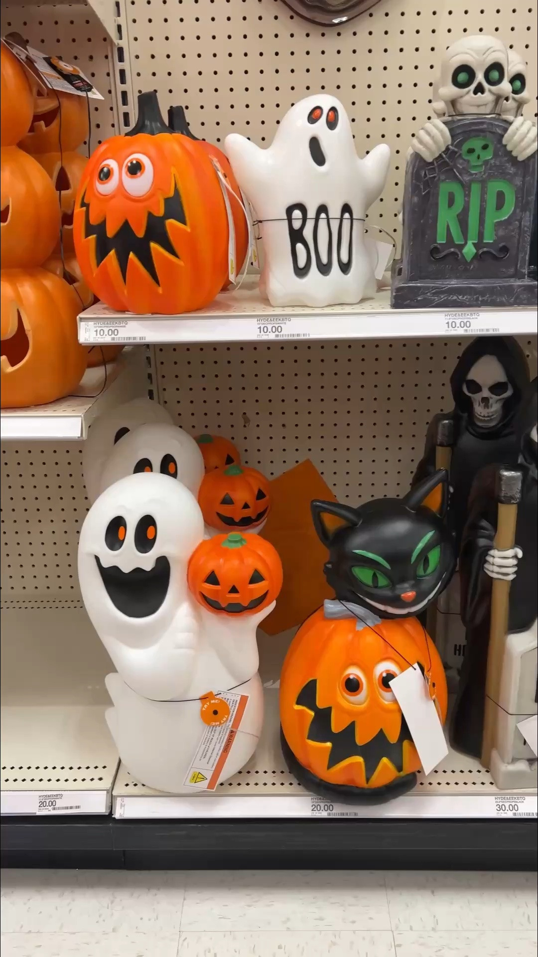 Target Halloween blowmolds 

Target finds, Target Halloween, Halloween decor, new at Target

#LTKHome #LTKSeasonal
