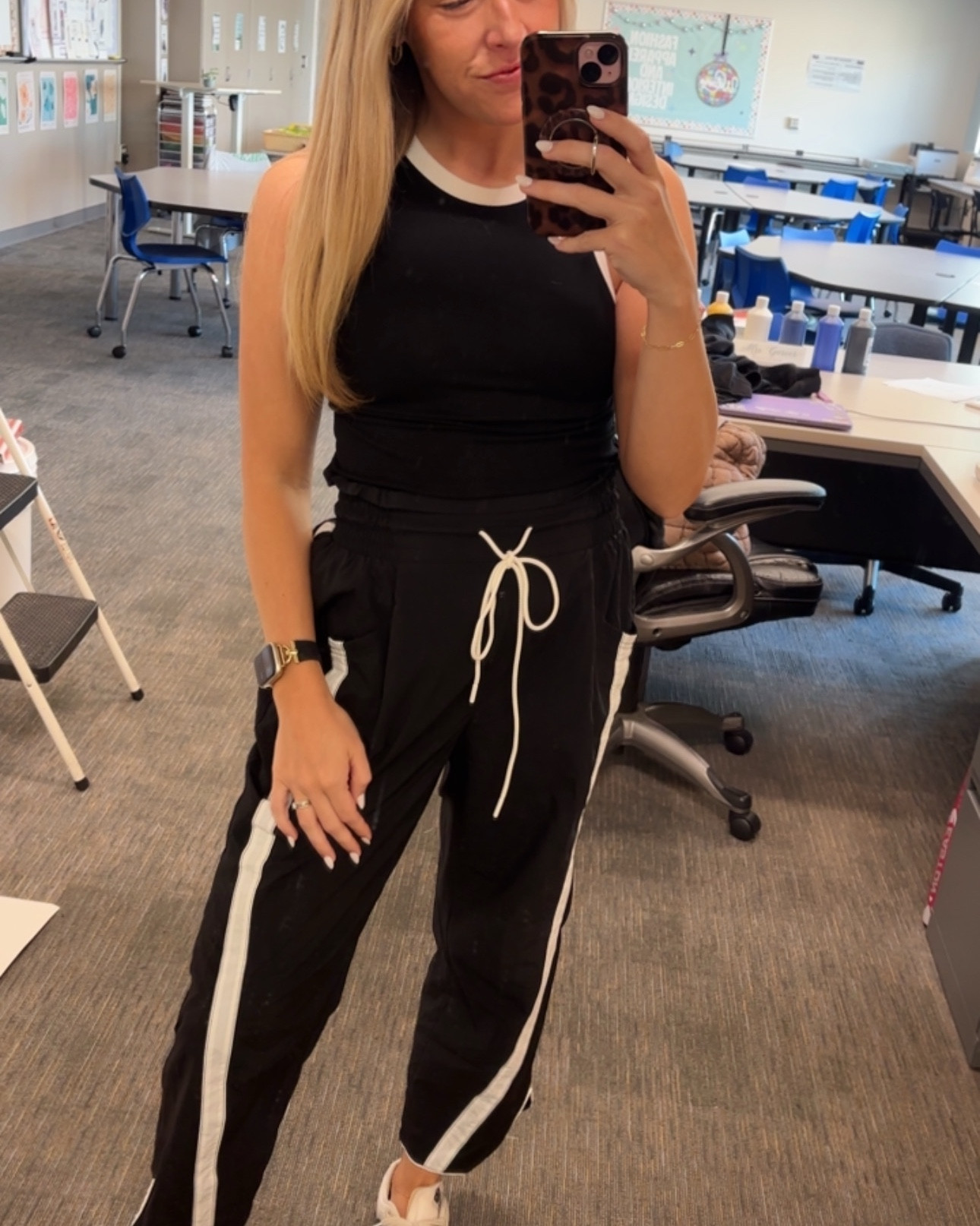 These pants are my new personality, and I can’t stop myself. Use my link so I can buy in another color 👀 

#soccermom #sportsmom

#LTKmomlife #LTKMidsize #LTKgrwm