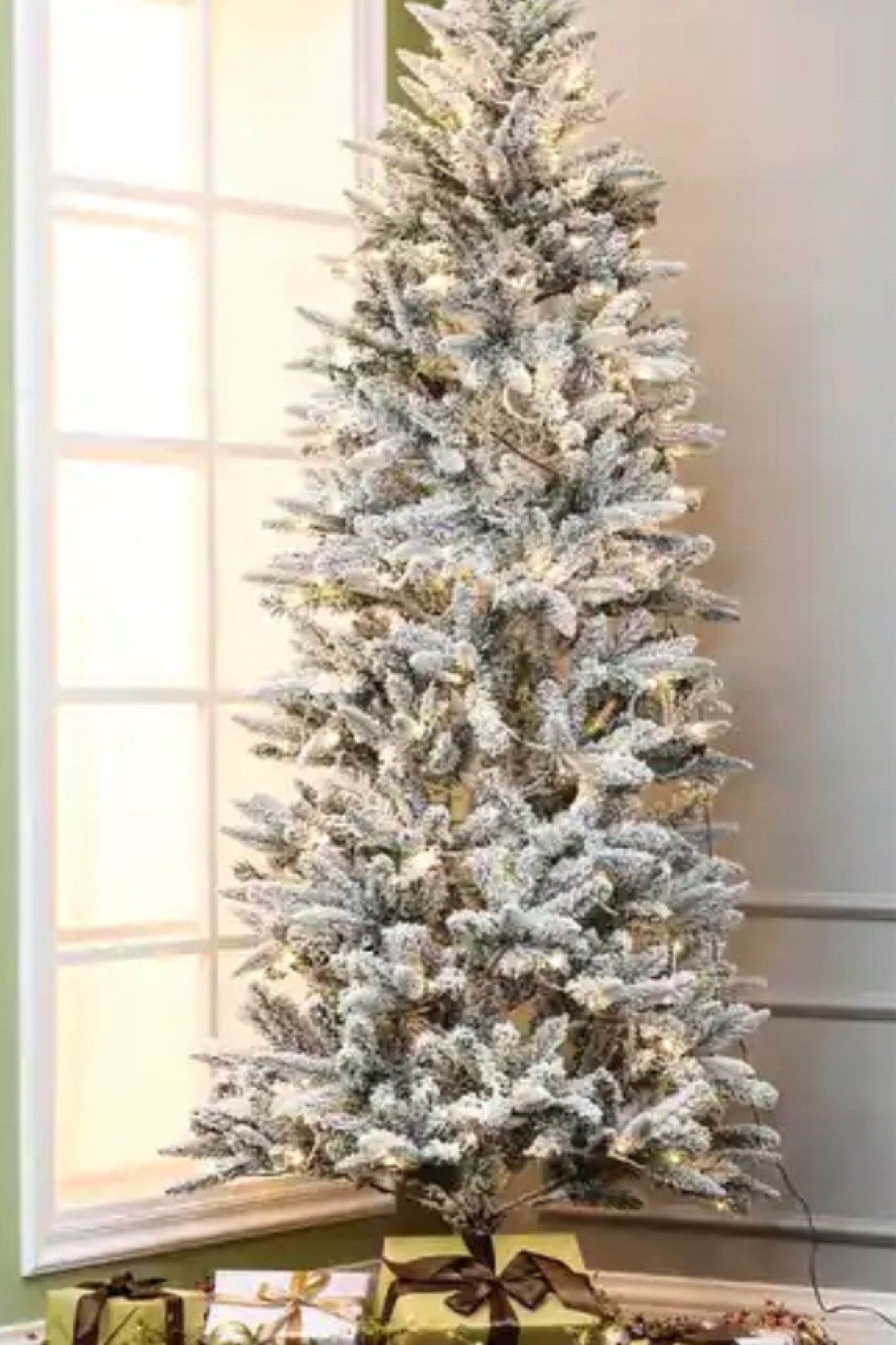 Pre-lit flocked tree - 7 ft

#LTKSeasonal #LTKhome #LTKHoliday