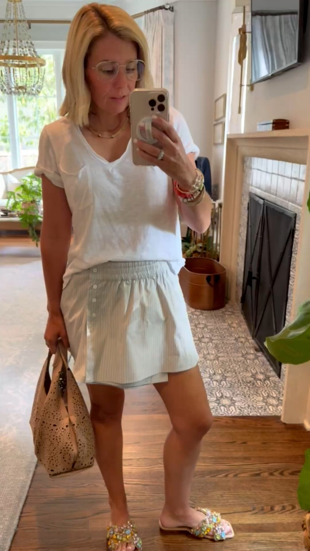 How cute is this new skort?? You will definitely be seeing me in this all summer. I’m wearing XS tee & skort and 7 sandal (size 1 down). 

*Use my code Catherine20 on A+B
*Use my code Mixandmatchmadness on Loopy

#LTKmomlife #LTKdayinmylife #LTKSeasonal