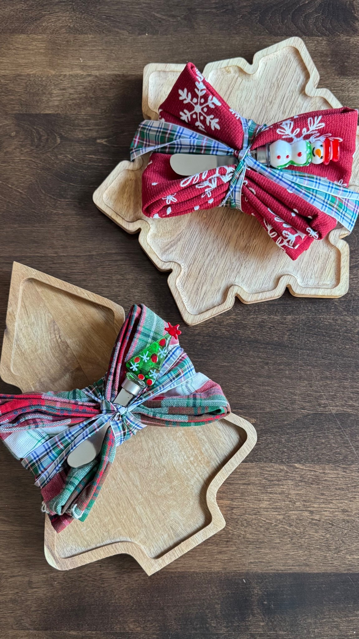 A simple, thoughtful, and festive hostess gift for the holiday season 🎄✨
Just layer a Christmas-shaped serving board, add a cute kitchen towel tied in a sweet bow, and finish with a seasonal spreader. Instant holiday magic! 🎁🤍

#hostessgift #holidayhostess #christmasgifts #holidaygiftideas #giftguide #christmas2025 #hostesswiththemostess #holidayhome #christmasdecor #easygiftideas #festivefinds #holidayinspo #christmascrafts 

#LTKHoliday #LTKGiftGuide #LTKfoodie