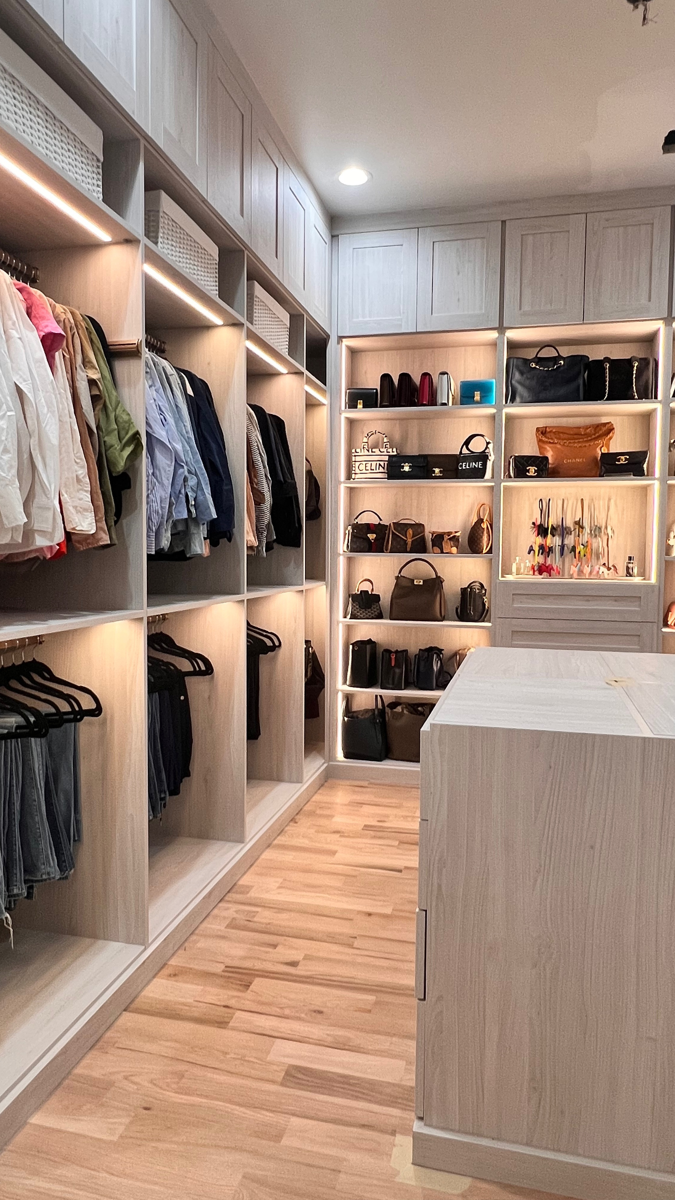 Let’s make room for your favorite things  Key to a clutter-free closet ⬇️⬇️⬇️

A decluttered, organized closet makes you feel great and you can find your things.  You’re actually more likely to wear more things in your closet when it’s organized. 

My tips:

✨ Closets are for closet items. 

❌ Don’t store non-closet items in the space. 

✨ Don’t hold onto items just because you spent money on them. 

❌The money is gone, and it actually causes more stress to keep things you know you won’t wear. 

✨Arrange your things so you can see them 

❌ Display your things and ditch the boxes 

✨Open space is good

❌ Don’t crowd your things in just because you can 

✨Decluttering is key 

❌ You can’t but buy buy without decluttering. They go hand in hand. 

✨ Mindset is key 

❌ You’re more likely to keep a decluttered, organized closet when you know the benefits. 

You start your day in your closet and end your day in your closet.  It should be a calm, peaceful organized place that feels great!!! ❤️❤️❤️

Follow @sidebysidedesigntexas for tips on how to declutter and organize your home. 

Comment NOW. 
I’ll send my declutter checklist. 

Comment CLEAN. 
I’ll send my cleaning schedule. 

SAVE for later 💾

SHARE with a friend ↗️

LIKE if this was helpful ❤️

#decluttering #homeorganization #tidyhome #minimalisthome #cleanhome #adhdbrain #simplehomestyle #declutteryourlife #momtips #houstonmoms #houstonorganizer #closetorganization #closetgoals #closetorganizer

#LTKWatchNow #LTKHome #LTKMostLoved