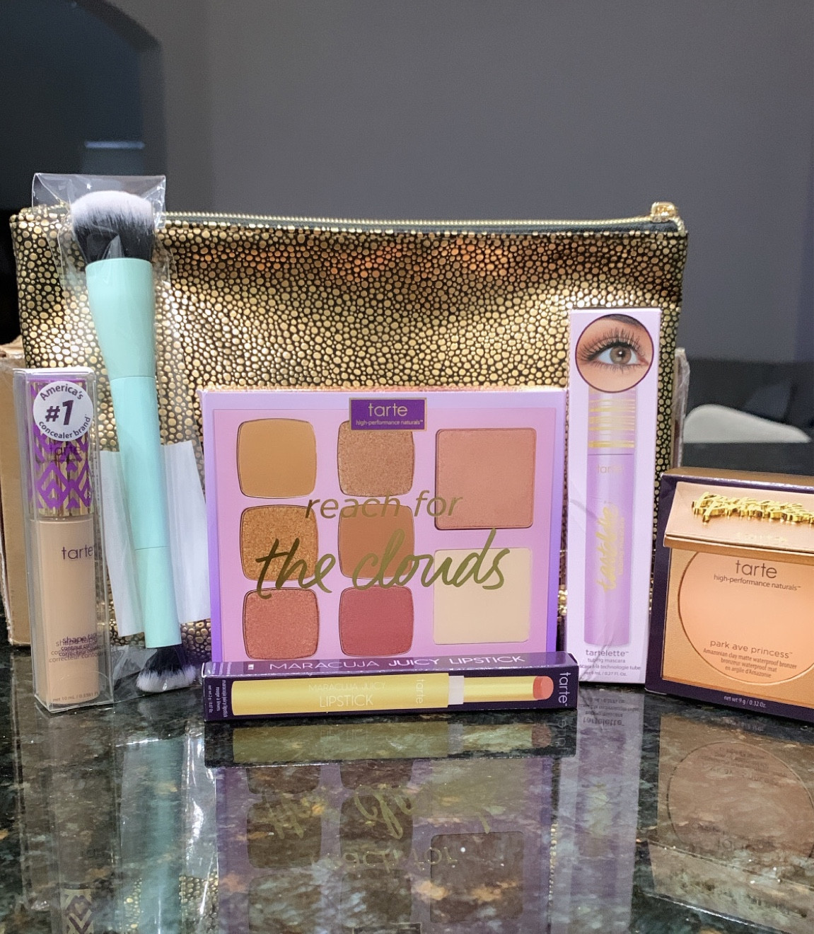 Tarte Makeup Sets! 💜💋

My exact kit is no longer available but I’ve linked several great kits- holiday kits- makeup sets 

Great way to try new products 
Gift ideas 

#LTKHoliday #LTKSeasonal #LTKbeauty