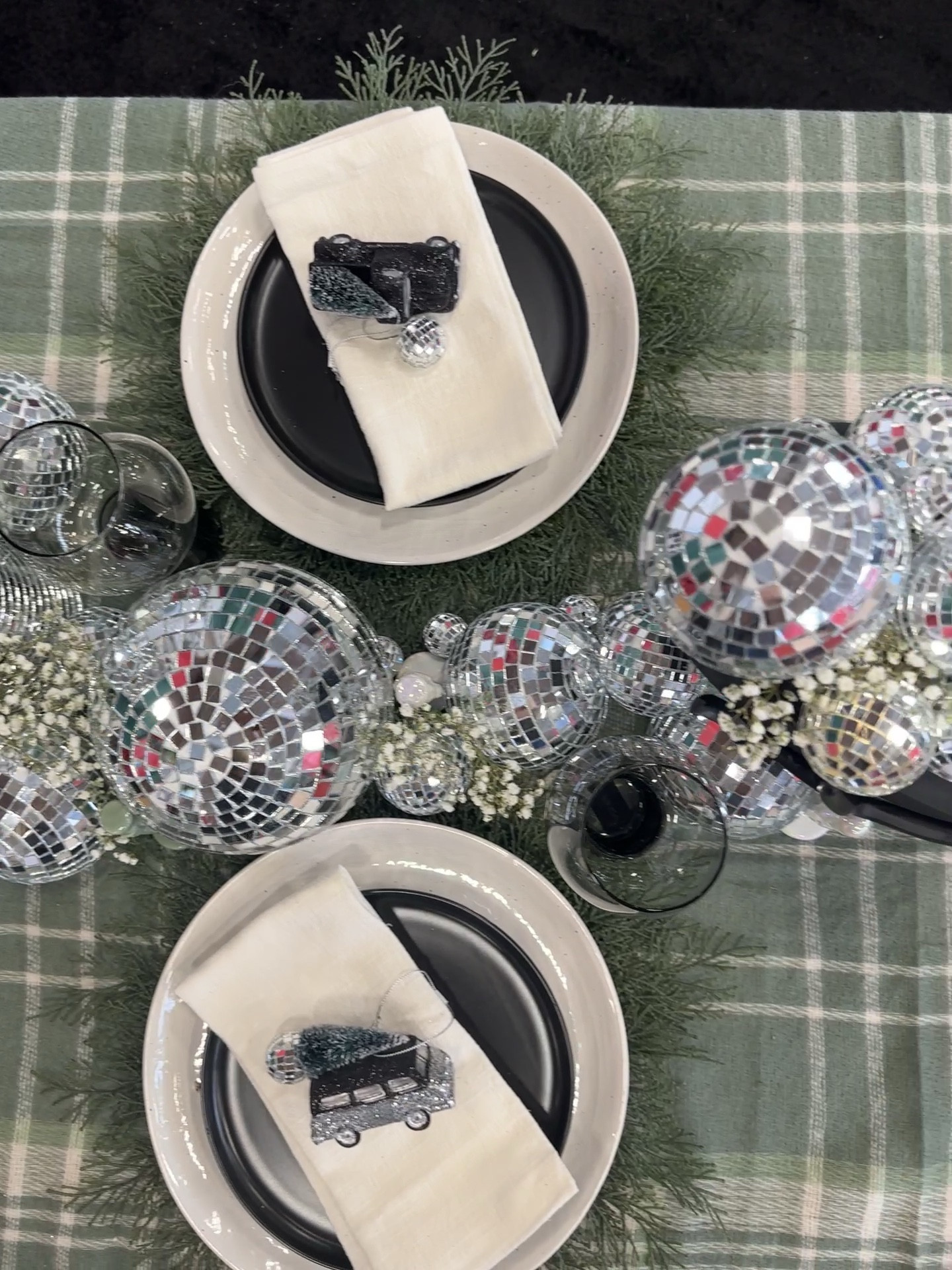 Let’s create a fun and sparkly tablescape!  