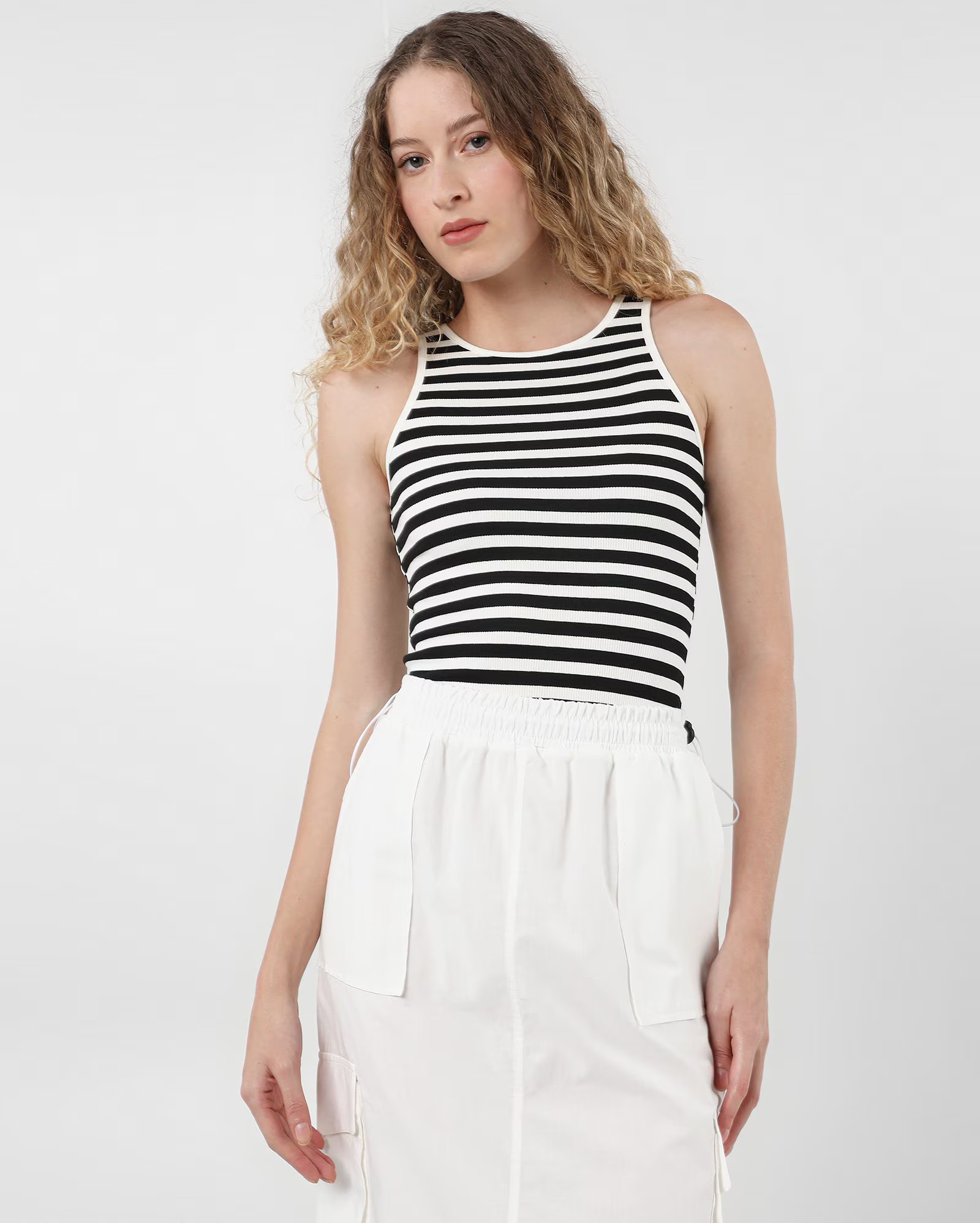 Regata feminina canelada ajustada listrada branca | Pool by Riachuelo | Riachuelo (BR)