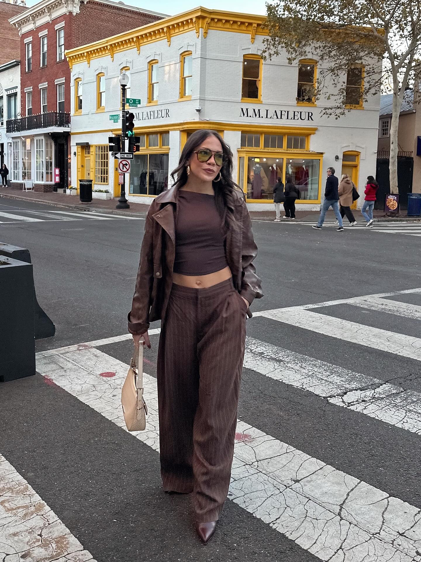 This brown monochrome look always gets so many compliments! Everything’s still available except the trousers — only a few sizes left. Swipe left to see how I styled this look in NYC 🗽 A pair of sneakers made it more casual but still cute for exploring the city!

#falloutfitideas #brownoutfit #monochromestyle #fallfashioninspo #streetstyleinspo #neutraloutfit #ootdfall #stylediaries , brown tones fashion, cozy yet polished, fall trends 2025, georgetown dc, outfit ideas for fall, minimal style, everyday chic