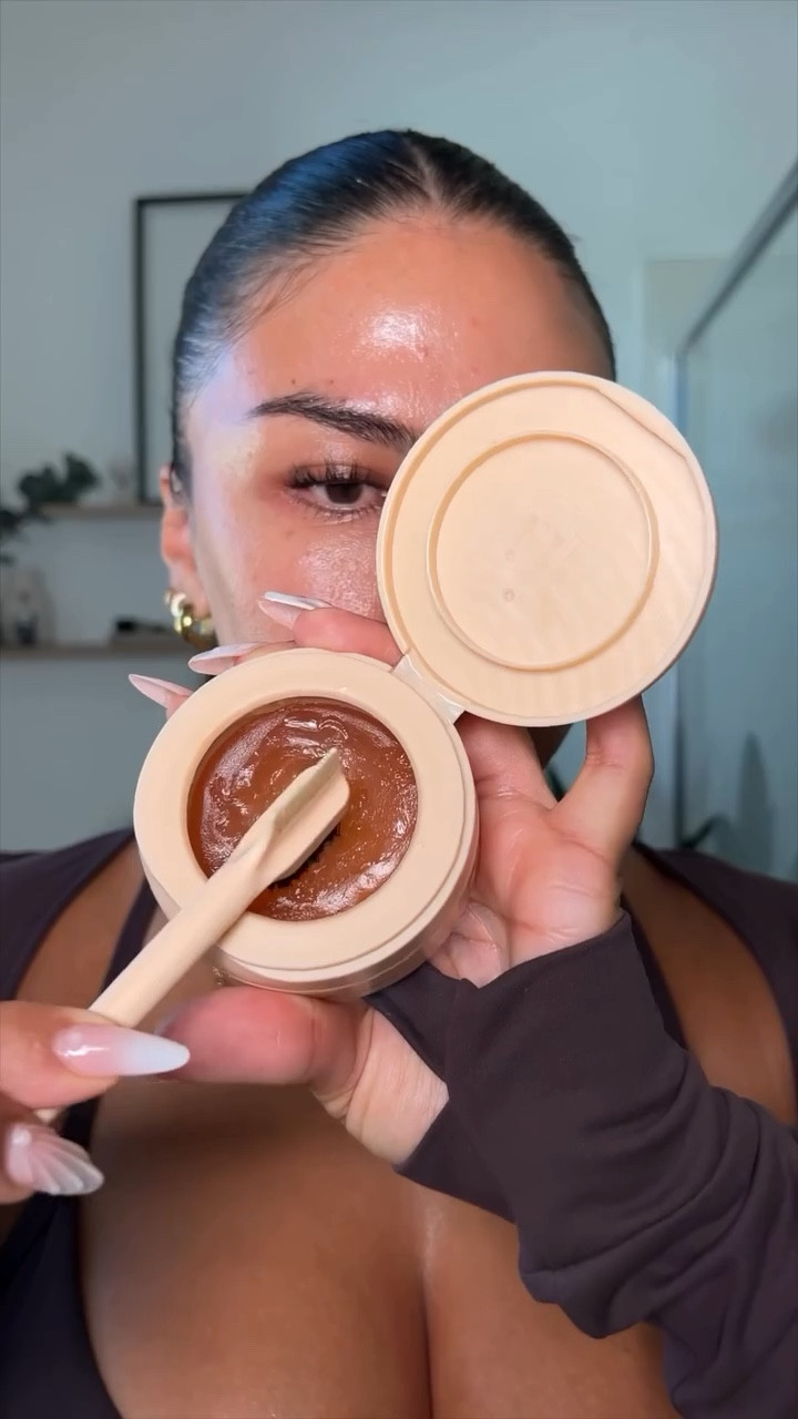 the skin prep you didn’t know you needed 💁🏻‍♀️

workout set @szn10fitness 

@caudalieus beauty elixir 
@medicube_global_official zero pore pads 
@medicube_global_official PDRN pink peptide serum 
@goodmolecules daily brightening serum 
@kiehls avocado eye cream 
@tirtir_global ceramic cream 
@cosrx vitamins e vitalizing sunscreen 
@rarebeauty brow harmony brow gel 
@shiseido lash curler 
@fentyskin lip oil 
@fentyhair the fell type strong hold gel 
@daehair cactus fruit 3-in-1 styling cream 

@fentyhair the mist hair & body fragrance mist

#LTKStyleTip #LTKBeauty #LTKU