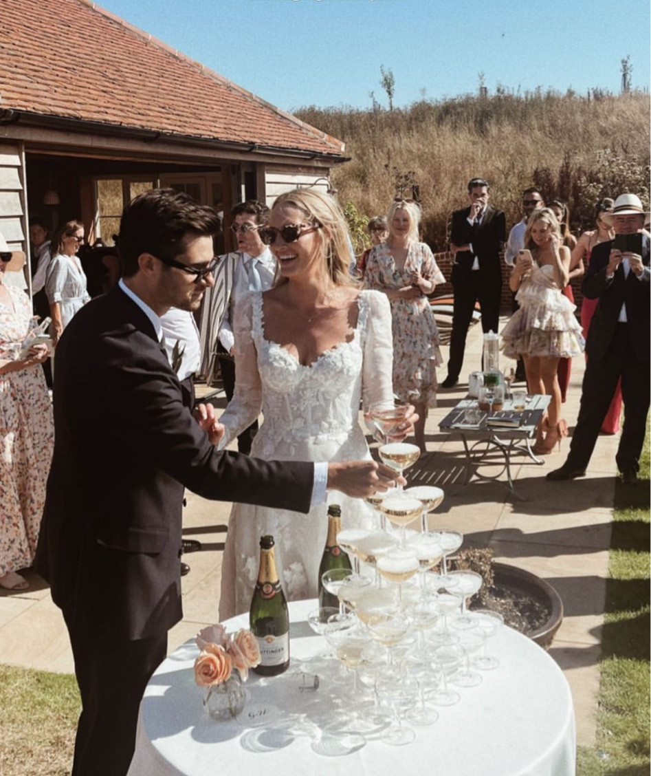 Wedding Sunglasses 🥰🤍🥂🕶👰🏼‍♀️  #weddinglook #wedding #bride 

#LTKwedding