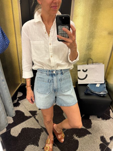 Loved these lighter wash denim shorts with the two front pockets. Almost feels like the Colette Jean from Anthro, but in a shorts version. Inseam was not too short for 40+. High waisted, which felt good!

Fun fact: Gretchen sized up one size in all shorts so they fall more on the hips and are not so snug. Wearing a 28 here. 



White gauze button down
Birkenstocks with gold buckle
Light wash Jean shorts


#LTKStyleTip #LTKOver40 #LTKSeasonal