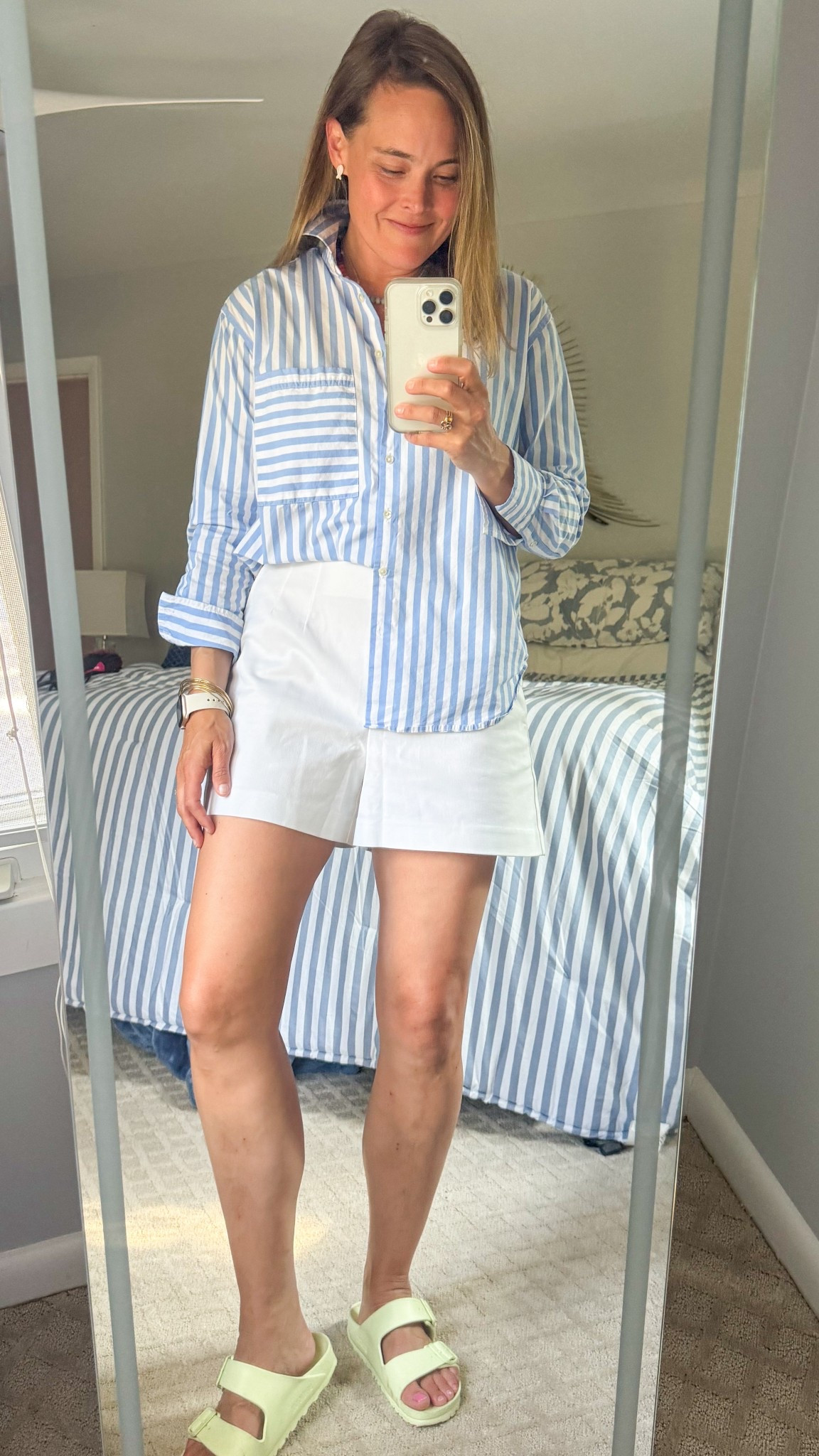 AYR shirt size M 
shorts Size 28 

#LTKMidsize #LTKOver40 #LTKFindsUnder100