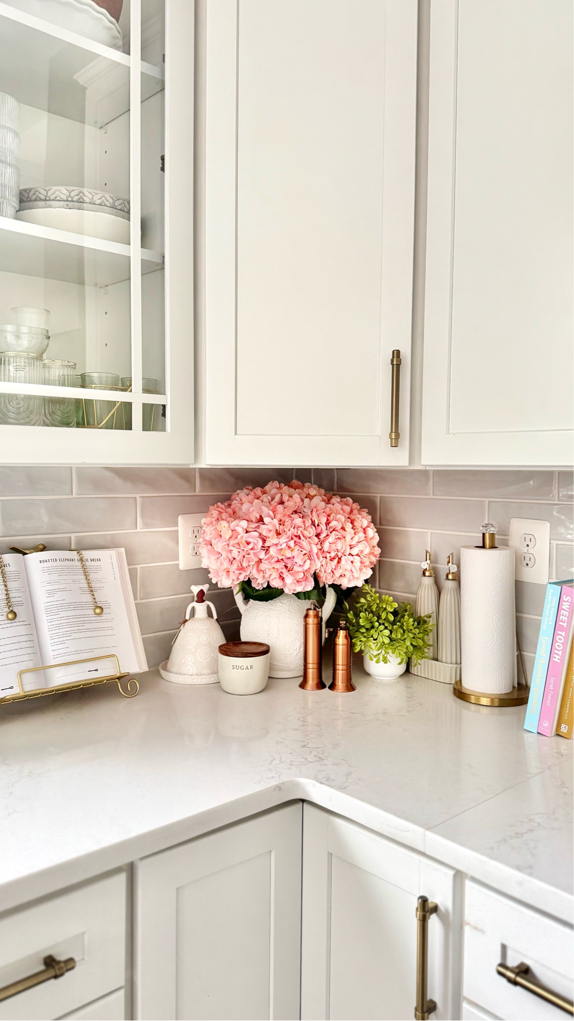 #fauxflowers #amazonkitchendecor #amazonkitchen #flowers #kitchendecor #valentinesdaydecor #amazonfinds #targetkitchen #targetfinds #targetkitchendecor #kitchendecoration #pinkflowers

#LTKHome #LTKFindsUnder50 #LTKFindsUnder100