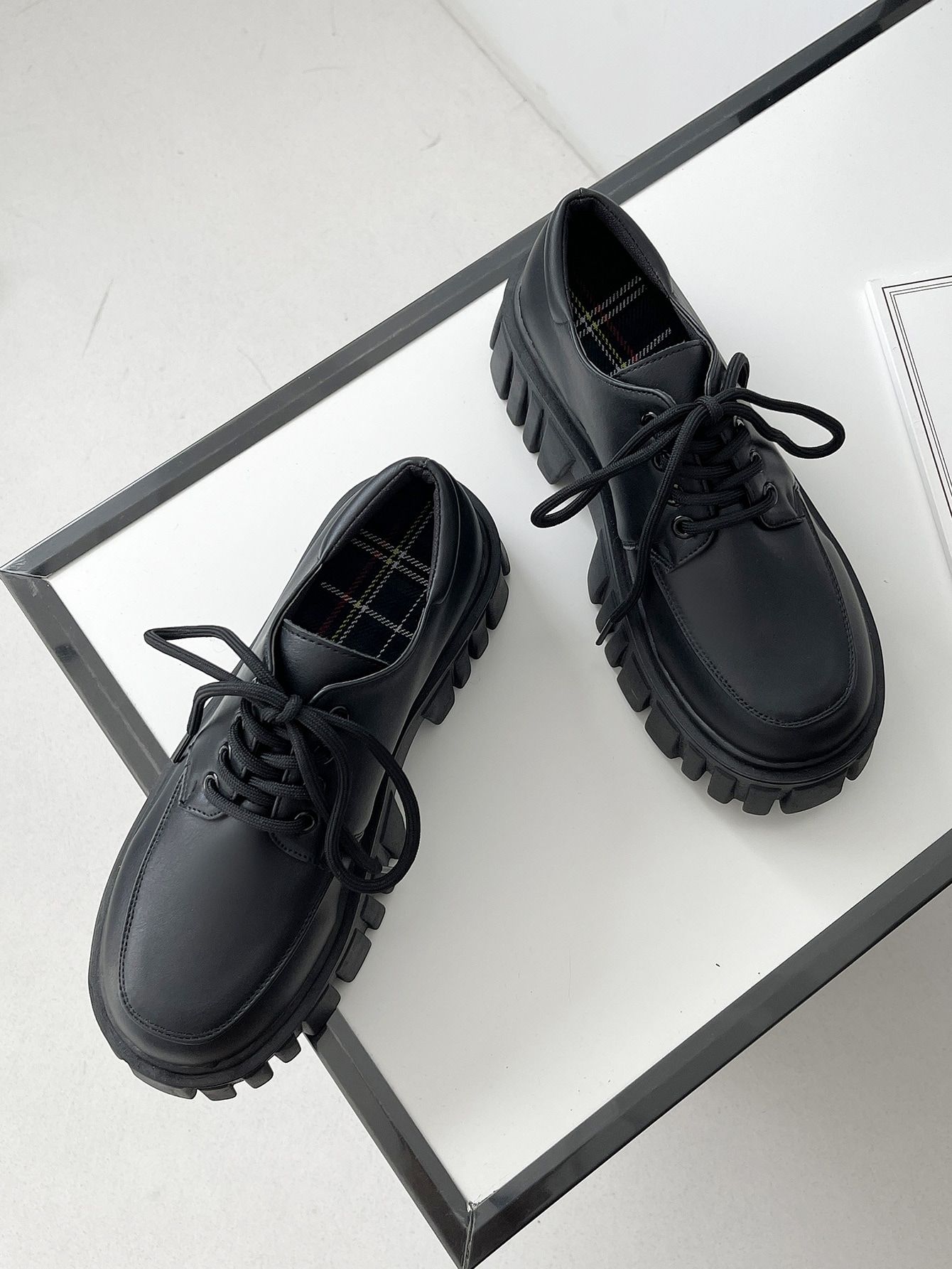 Women Minimalist Lace-Up Front Black Oxford Platform Shoes | SHEIN USA | SHEIN