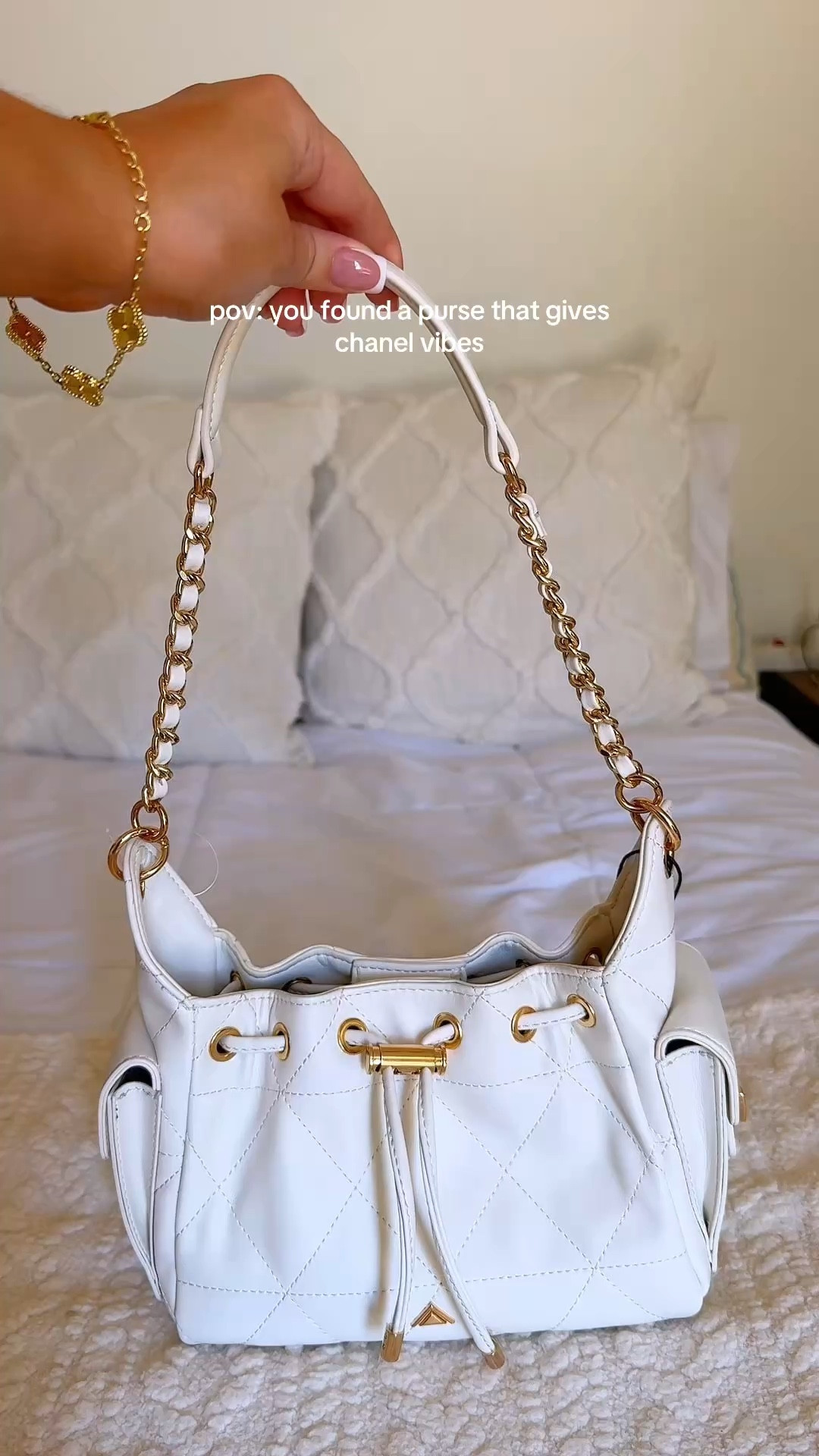 pov: you found a bag that gives chanel vibes 🤍✨🪽

#purse #bag #luxuryvibes