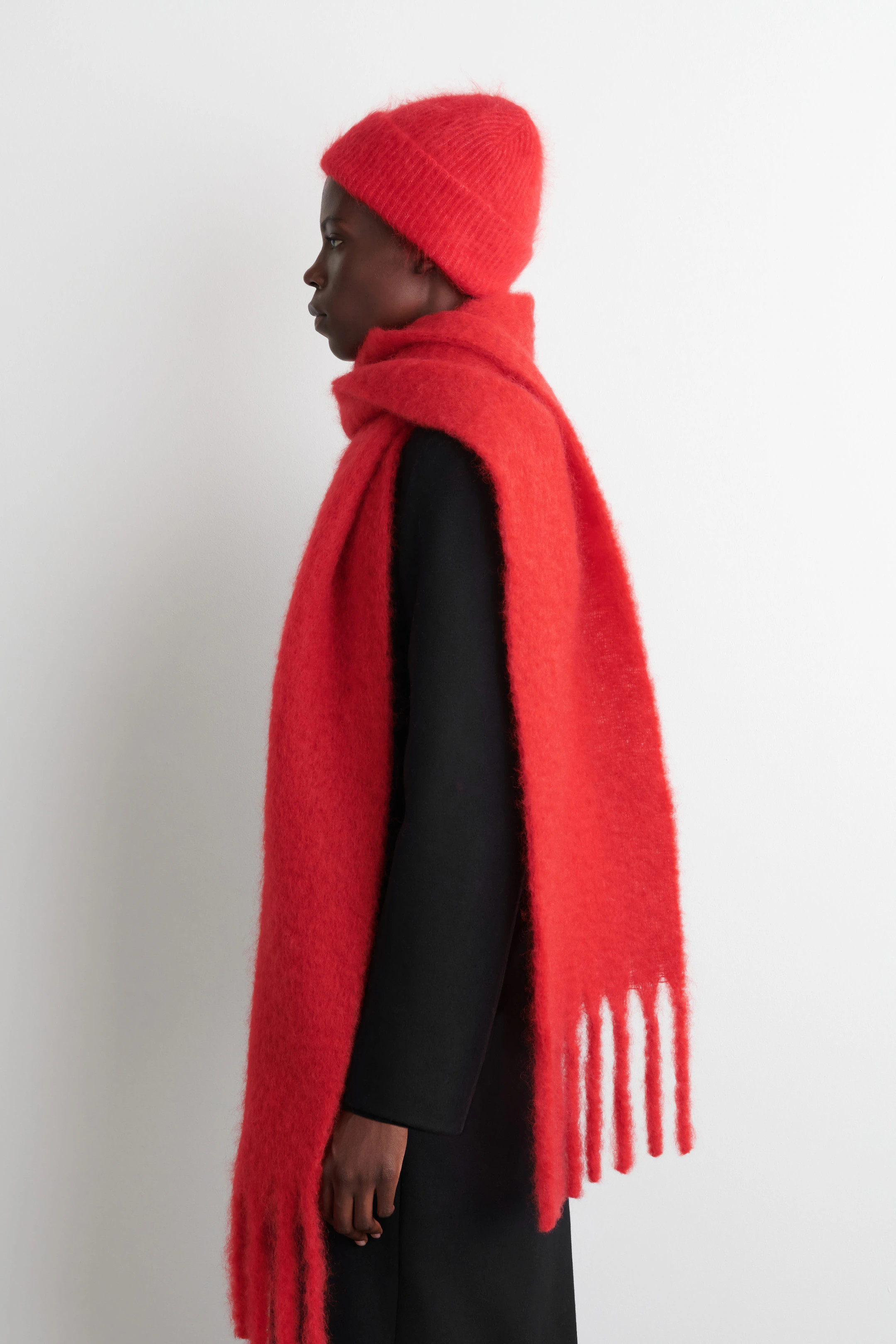 FRINGED BRUSHED-MOHAIR SCARF - RED | COS GB | COS UK