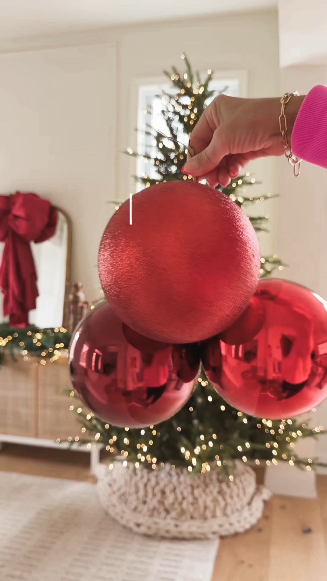 Red cluster decorated Christmas tree. How to decorate a cluster Christmas tree, designer Christmas