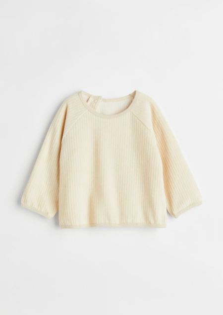 Ich hatte letztens die Hose bestellt und jetzt war der passende Sweater dazu verfügbar. 🥰

#LTKbaby #LTKSeasonal #LTKSpringSale