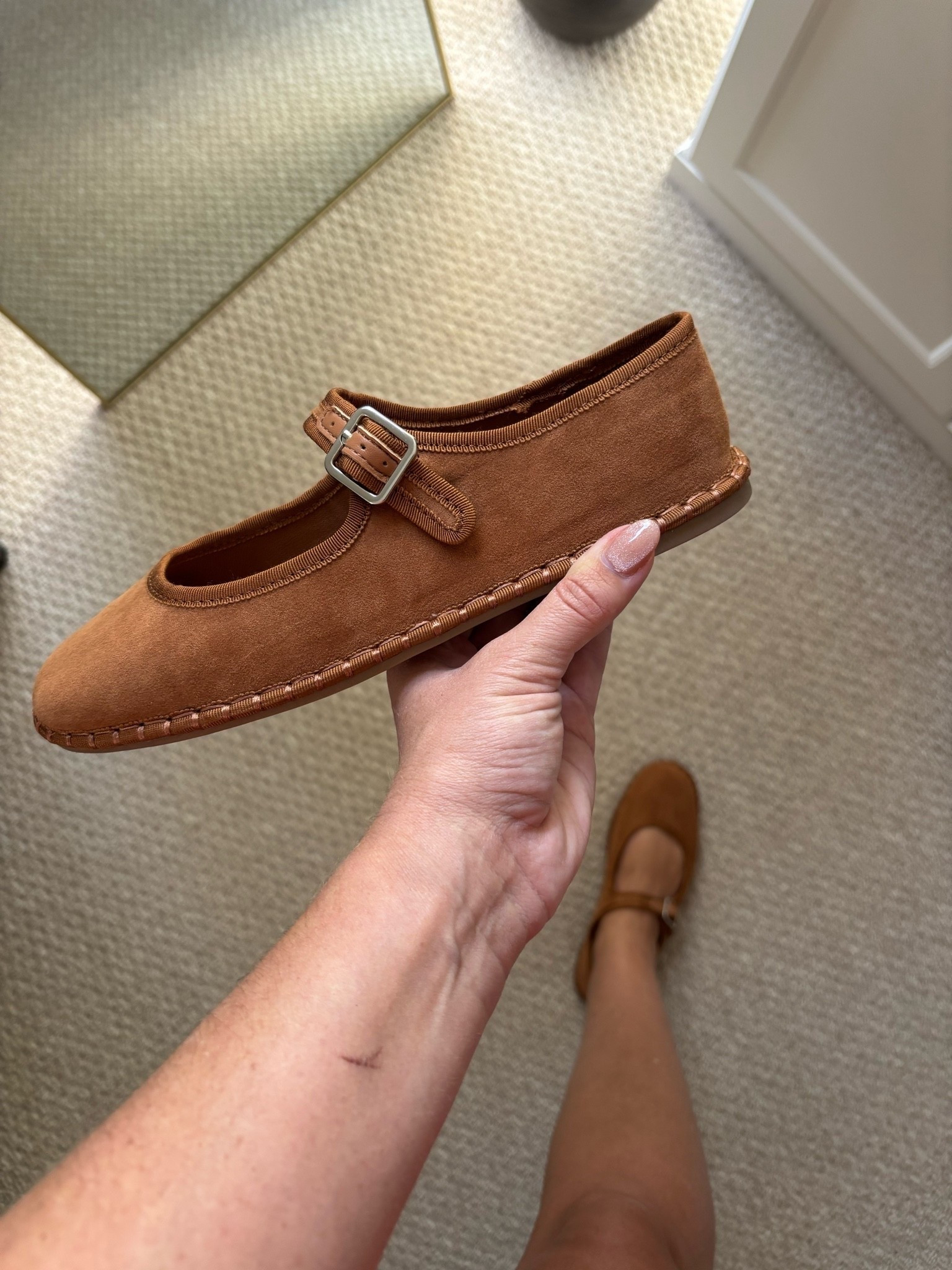 These are 40% off right now!!! 🤎 Such a cute fall shoe and the color goes with everything!!!!