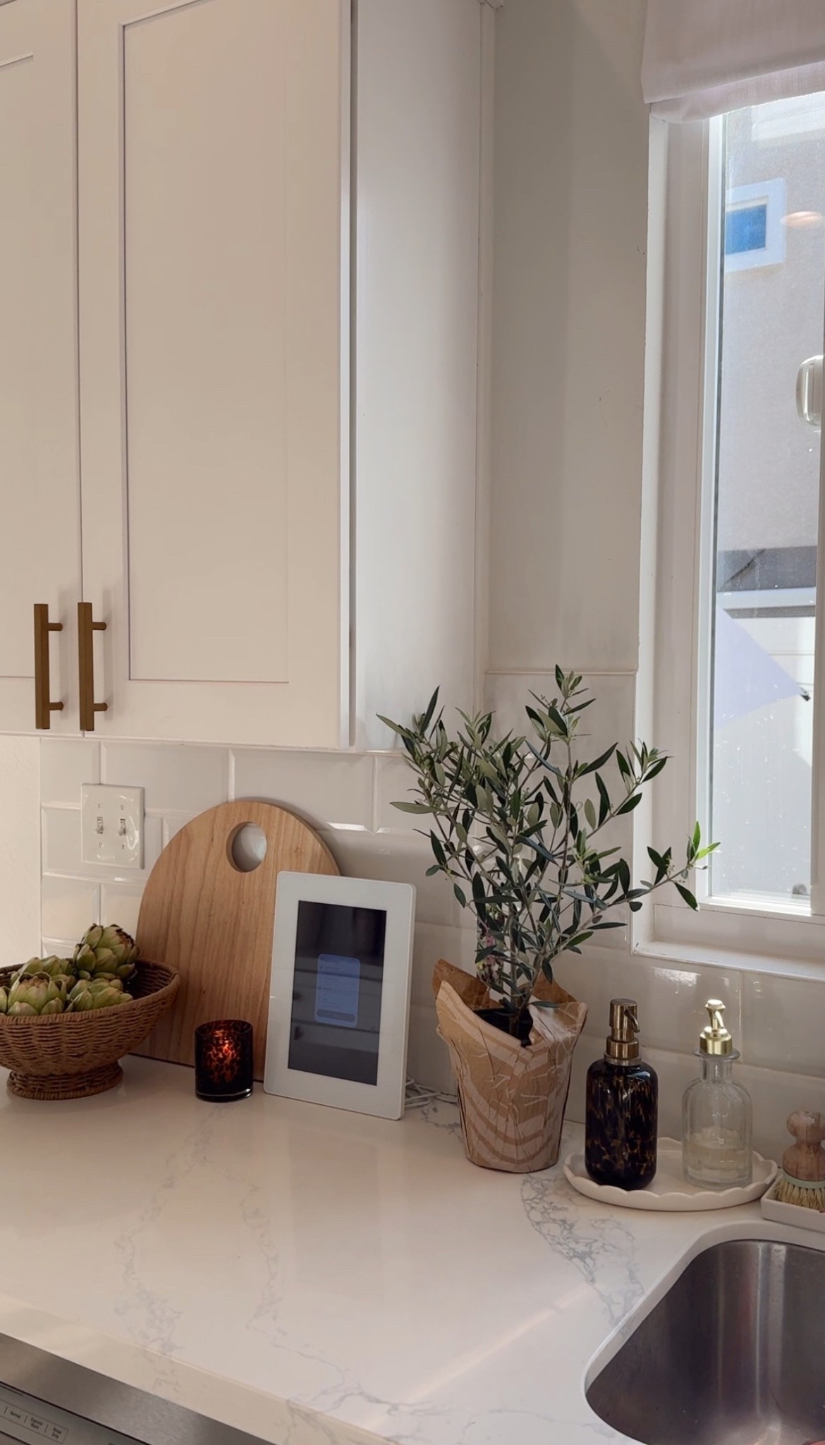 Kitchen counter, kitchen decor, counter styling, soap dispenser

#LTKHome #LTKStyleTip #LTKFindsUnder50