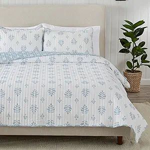 2-Piece Reversible French Floral Twin Quilt Set with Shams. All-Season Bedspread, Comfortable, Su... | Amazon (US)