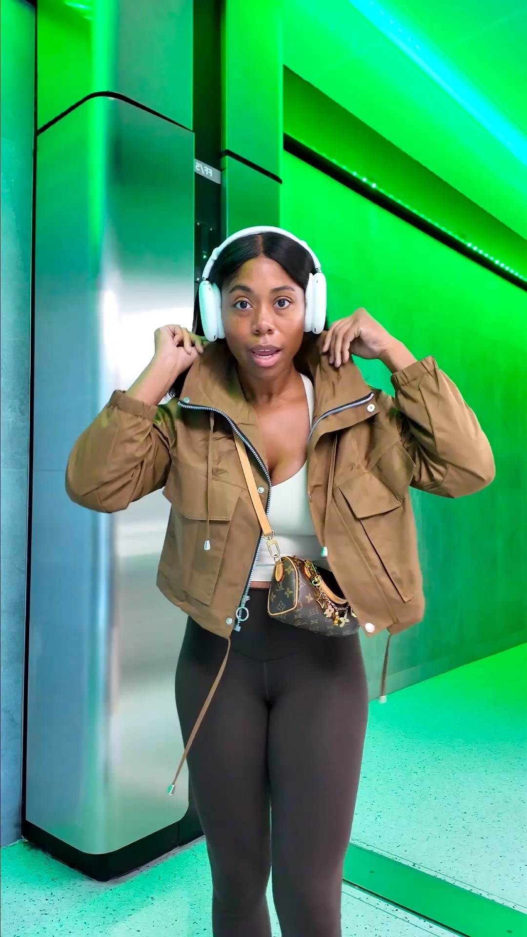 My travel day outfit! Headed to #ltkcon! I love this look, it’s so comfortable and perfect for the airport. My leggings are aerie, I’ve worn them soooo many times. And my jacket is a new find from Amazon 

#LTKFindsUnder100 #LTKStyleTip #LTKCon