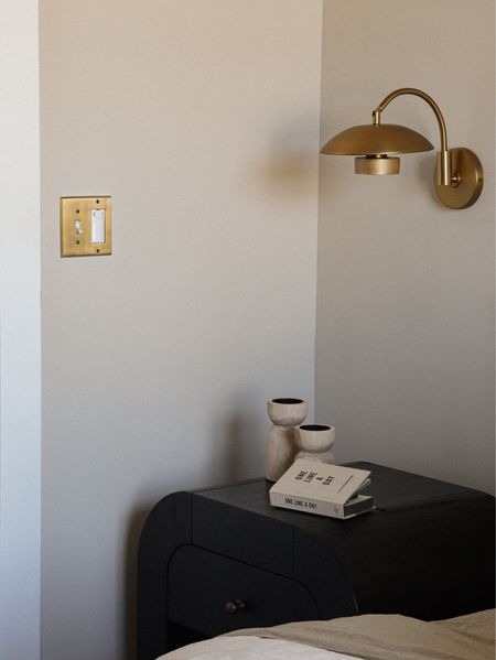 Can you add sconces anywhere in your home without hardwiring? Yes! Just use puck lights! I spray painted my white puck lights to better match my brass sconce, glued them on and done! Have you used puck lights in your home before?

#sconces #lighthack #pucklights #pucklighthack
#renterfriendly thriftedhome #neutralhome #neutralhomedecor #homedecoronabudget #budgethomedecor #moderncottage #rustichome #vintagedecor #modernvintage

#LTKhome
