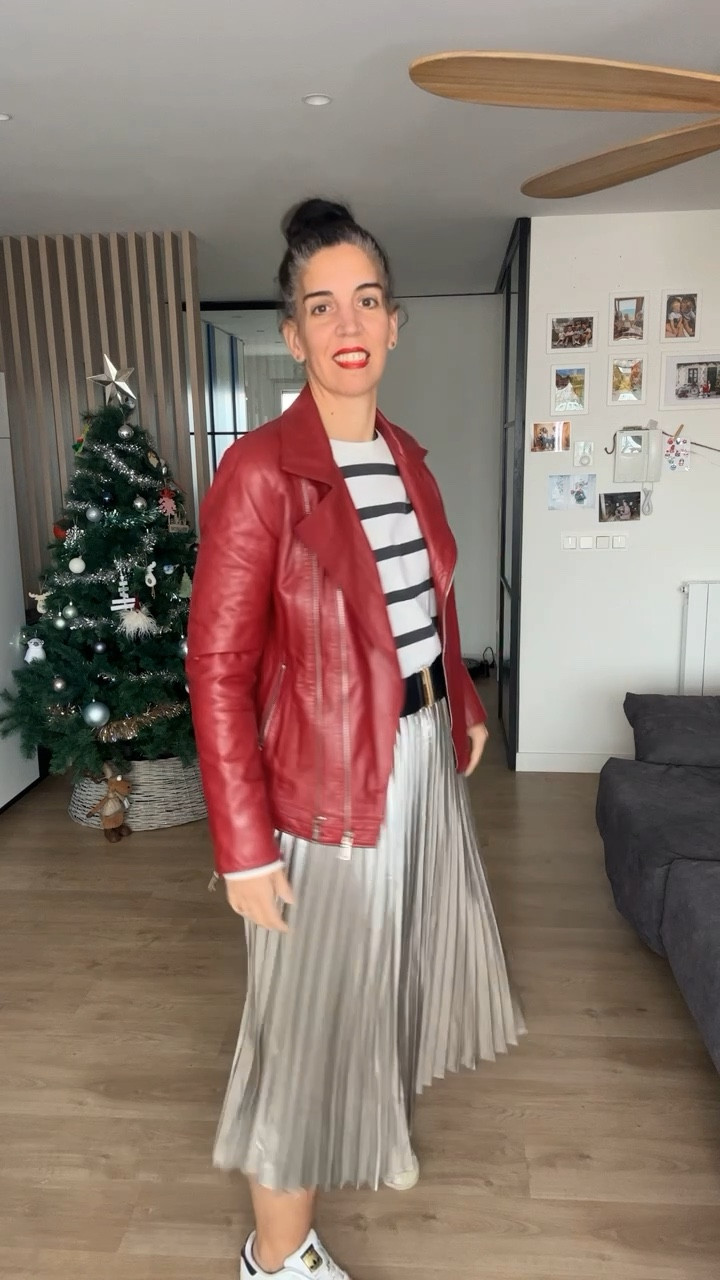 Just dieting you can wear that pleated skirt all year long! 


#ltkgift

#LTKmidsize #LTKstyletip #LTKHoliday