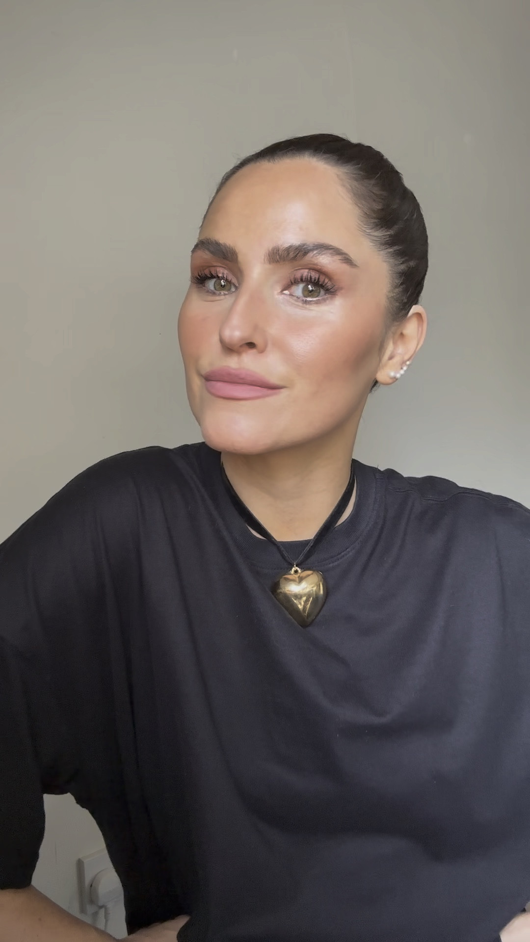 Make your eye pop with this dusky rose eyeshadow palette.

smokey eye, eye makeup, eye pencil, makeup for brunette, heart necklace, mascara, skincare, beauty

#LTKbeauty #LTKeurope #LTKSeasonal