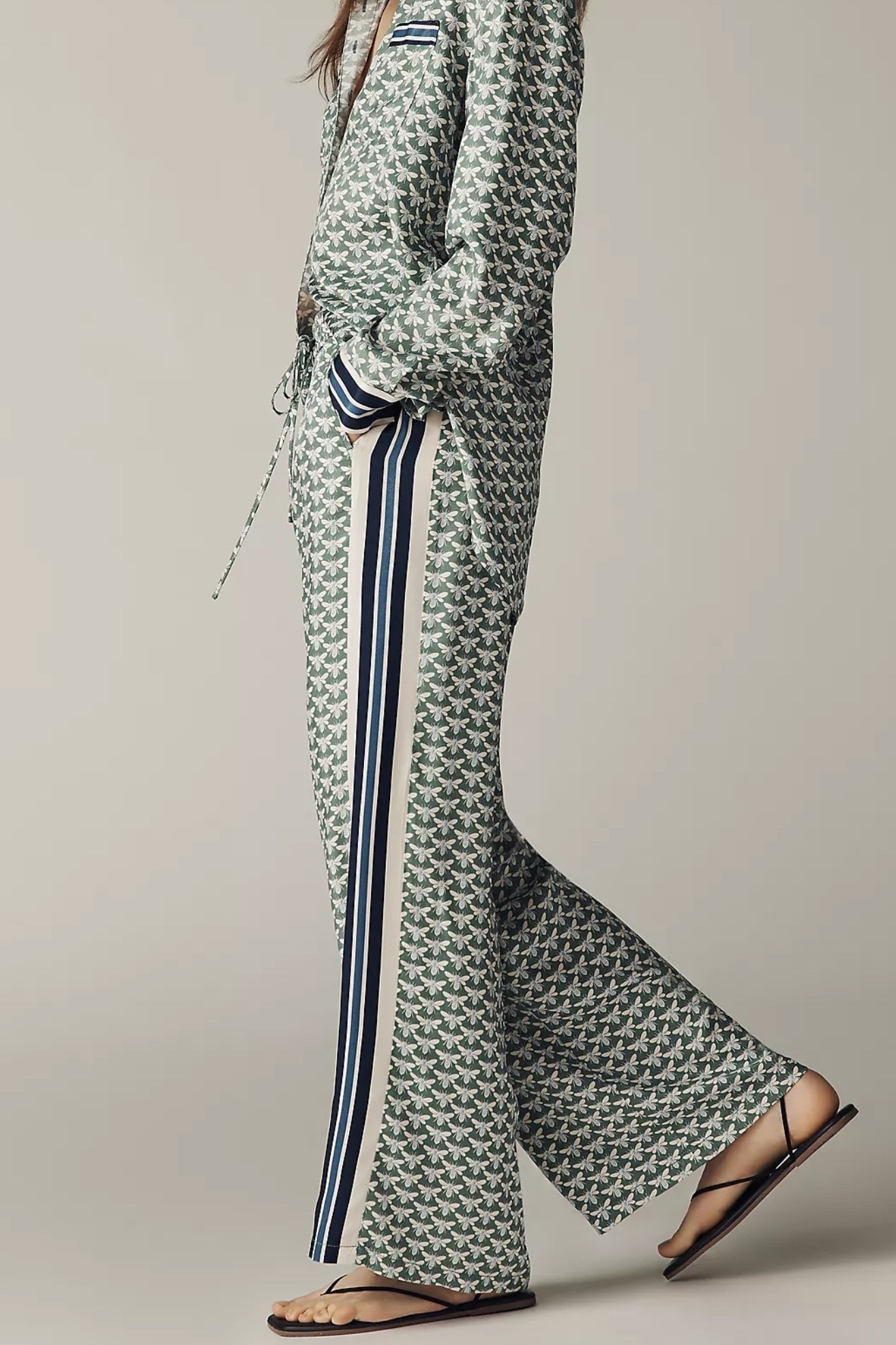 I have this matching set in another print and love it!


#LTKSeasonal