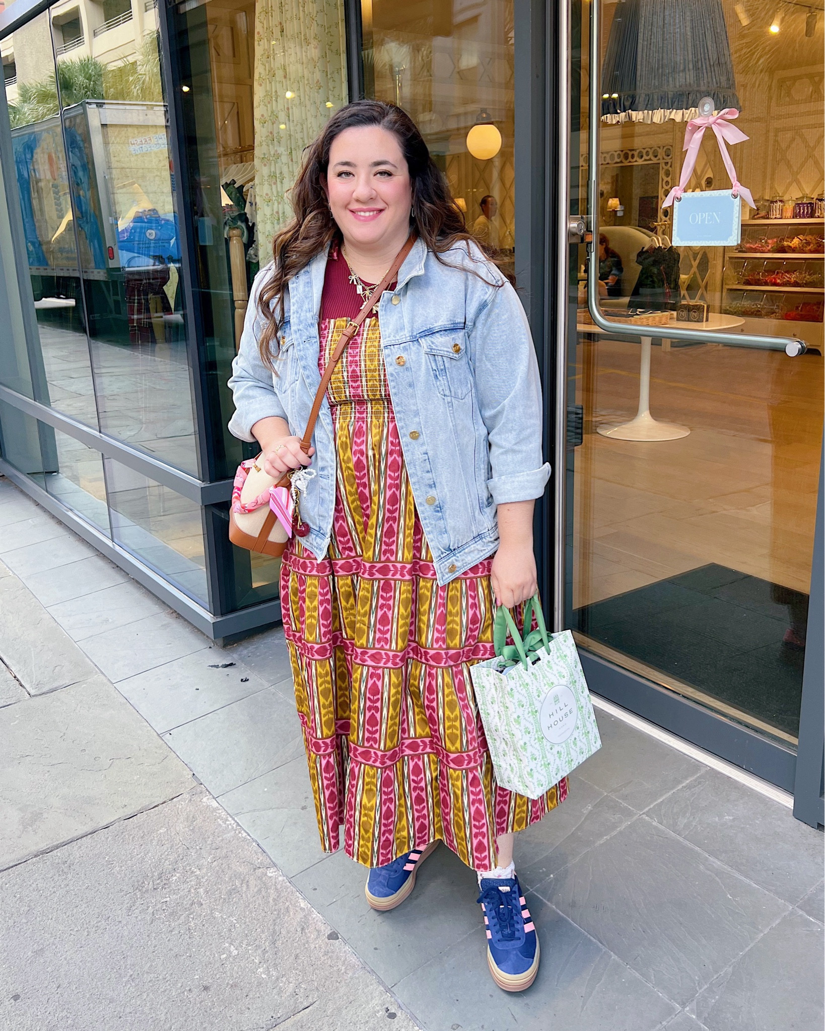 Charleston outfit details 🌙🌴

Nap dress, charm necklace, adidas gazelle sneakers, platform sneakers, coquette style, preppy style, smocked dresss

#LTKSeasonal #LTKStyleTip #LTKMidsize
