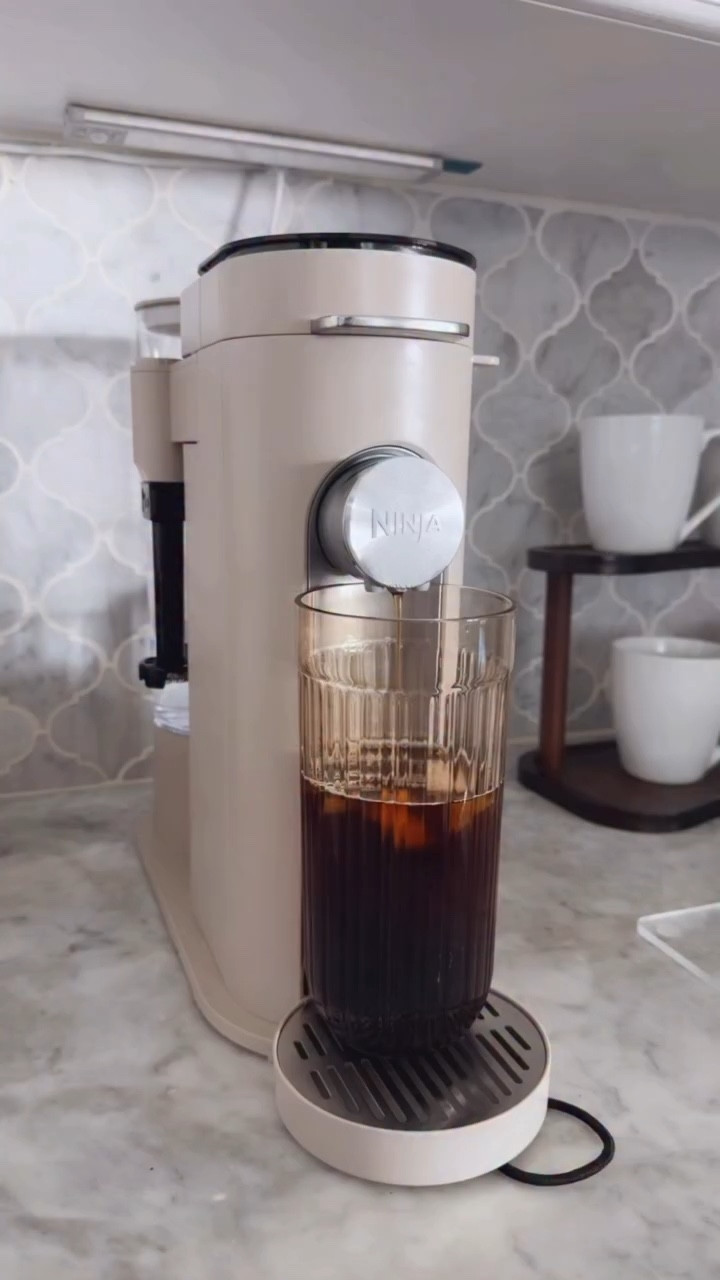 POV: You look forward to making coffee at home ☁️

Comment ‘COFFEE’ to shop this @ninjakitchen coffee maker 30% off!! 

#ninjakitchen #ninjacoffeebar #coffeemachines #coffeeathome