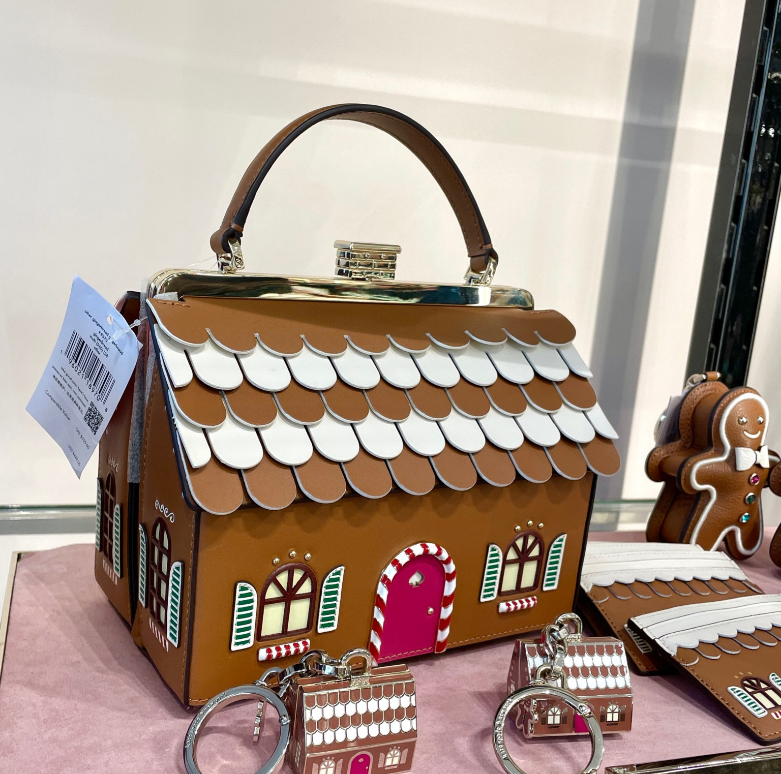 #katespade #gingerbreadhouse #gingerbreadhousebag #gingerbreadman #gift #noveltybag #uniquehandbag #christmashandbag #holidaybag #festivehandbag #christmaspurse

#LTKHoliday #LTKGiftGuide #LTKSeasonal