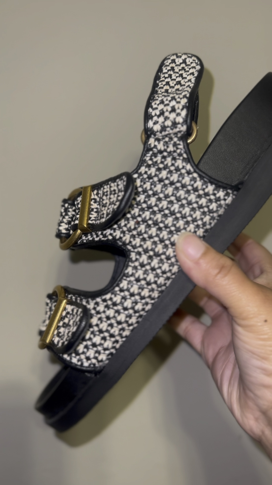 The cutest summer sandal.
I love these SHELLI DolceVita sandals and can’t wait to wear em. 