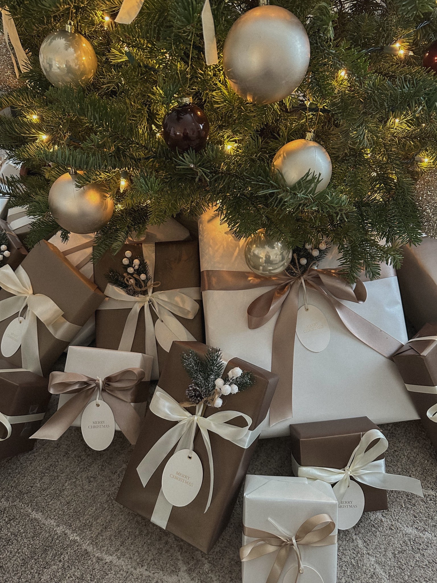 Christmas gift wrapping 🎄🤎✨🧸❄️

#LTKSeasonal #LTKHoliday #LTKGiftGuide