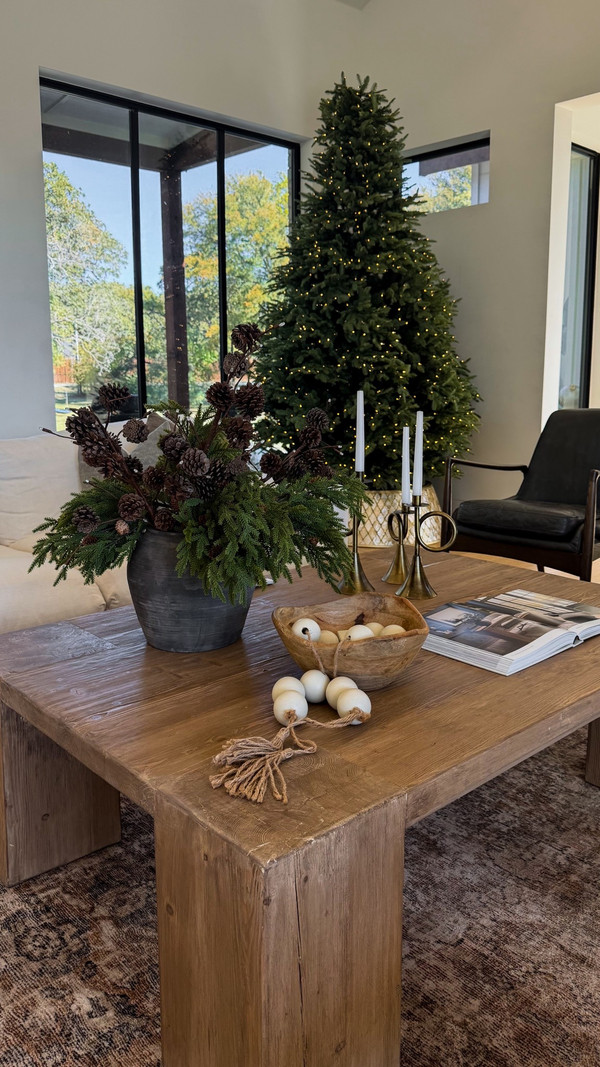 There’s nothing like the calm of a cozy living room at Christmas.