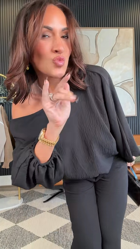 Just had to show y’all this Amazon look because… obsessed 😍

It’s easy, elegant, and feels wayyy more expensive than it is.

5’2” • 130 lbs • 25” waist • 34DD — wearing a small

#PetiteStyle #AmazonFashion #WomenOver40 #FallOutfitIdeas #ChicStyle
Affiliate

#LTKPetite #LTKStyleTip #LTKOver40