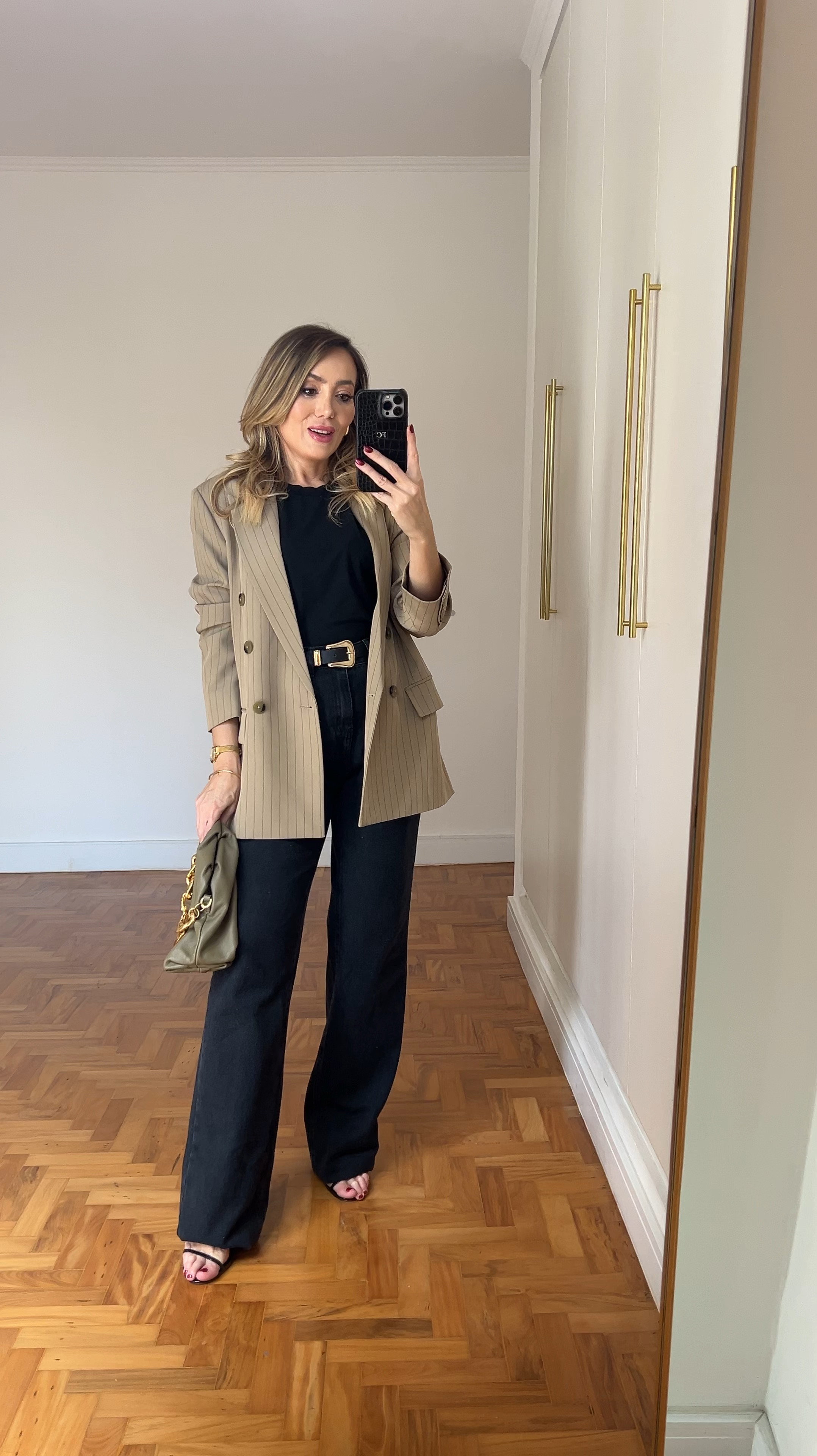 {Jeans + Camiseta} 🫶🏻 Como transformar o combo Jeans + Camiseta em um look de milhões! Elegante, prático e sem erros! Eu amei essa combinação e vocês? 

#LTKstyletip #LTKcurves #LTKworkwear