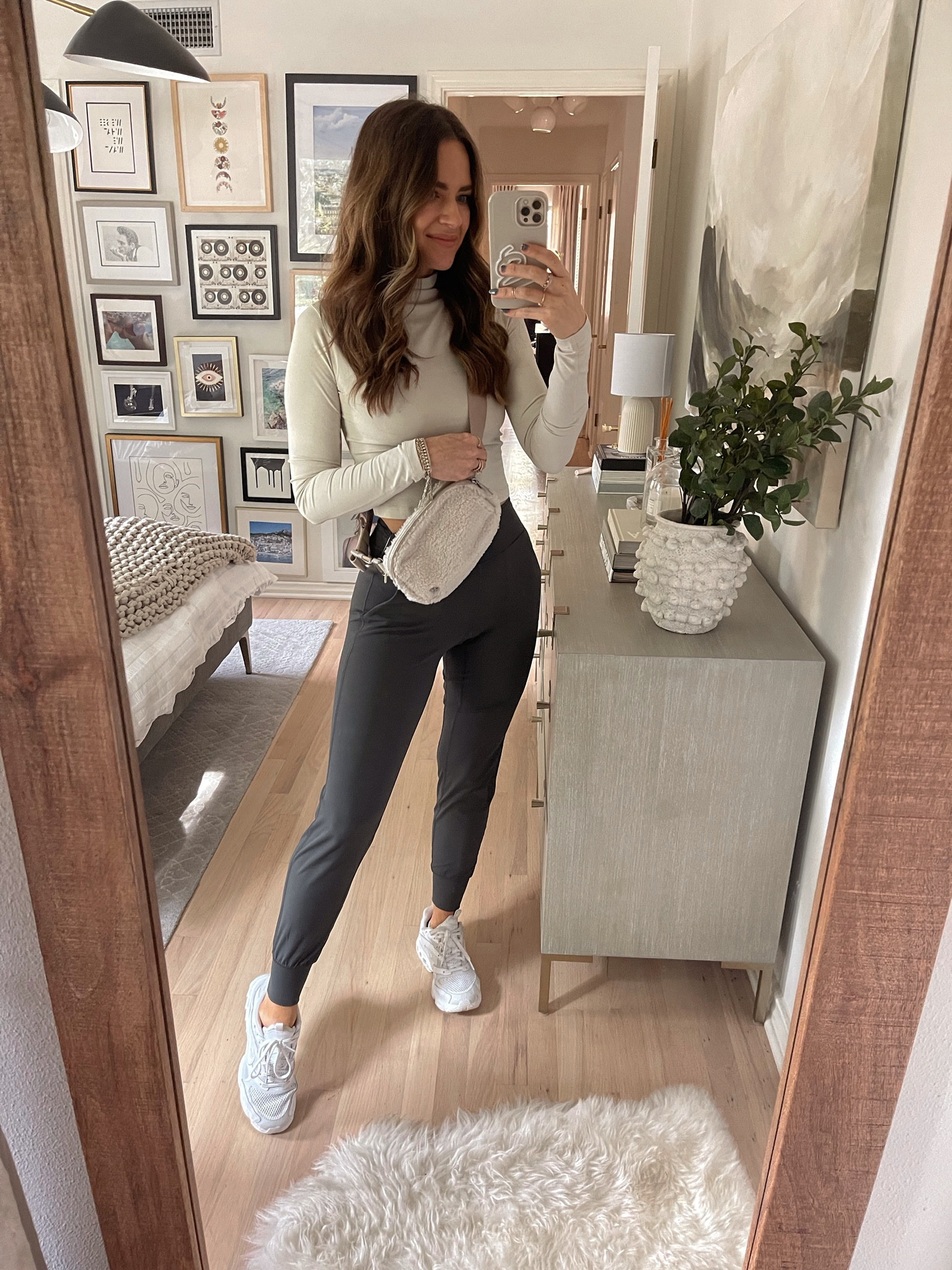 Fall/winter athleisure outfit. Wearing a size 6 in top & 4 in pants. // Lululemon, casual outfit, activewear outfit, athleisure, athleisure outfit, casual style, fall outfit, winter outfit