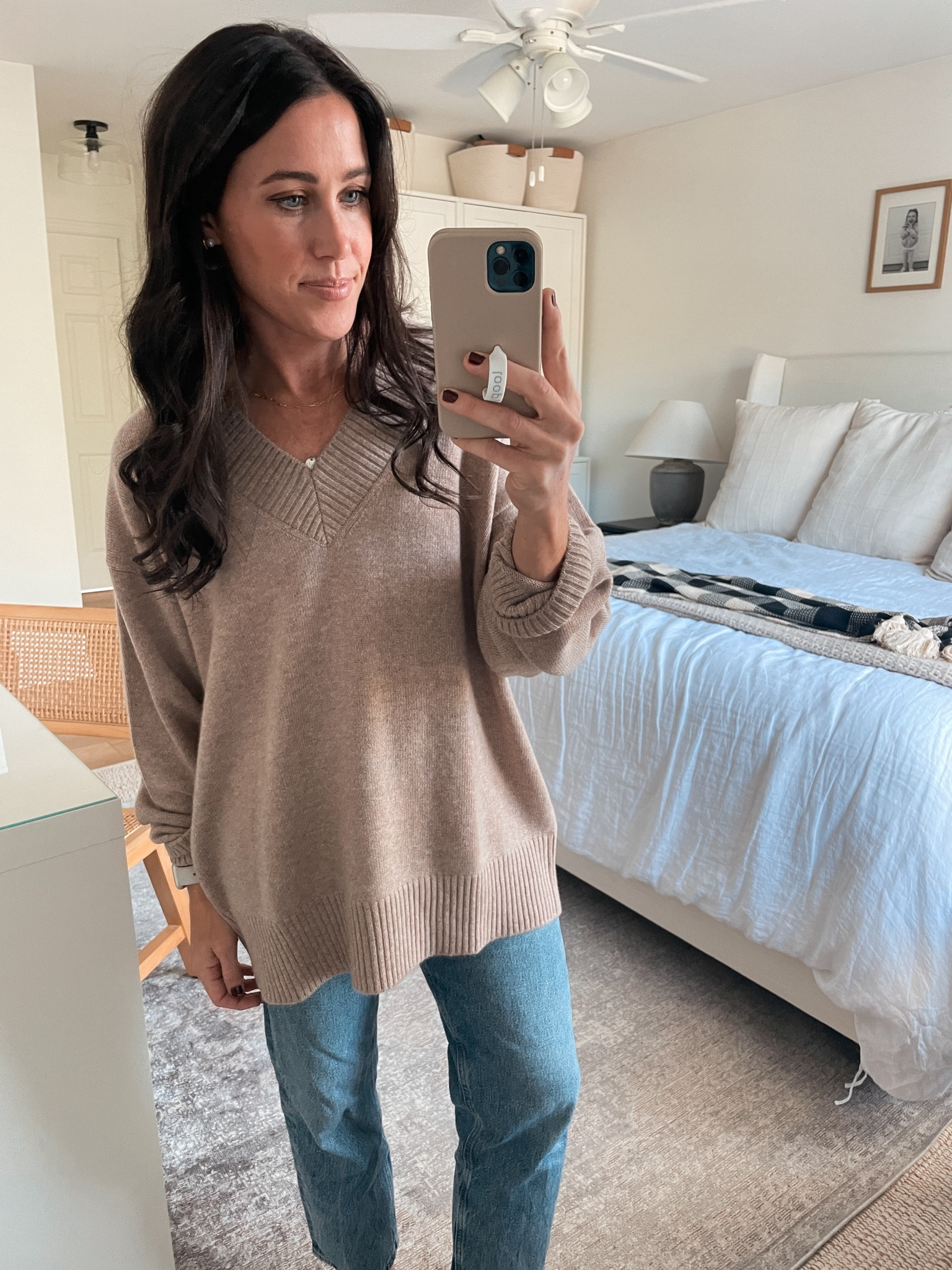 Quince Cashmere Vneck Sweater

#LTKSeasonal #LTKFindsUnder100 #LTKStyleTip