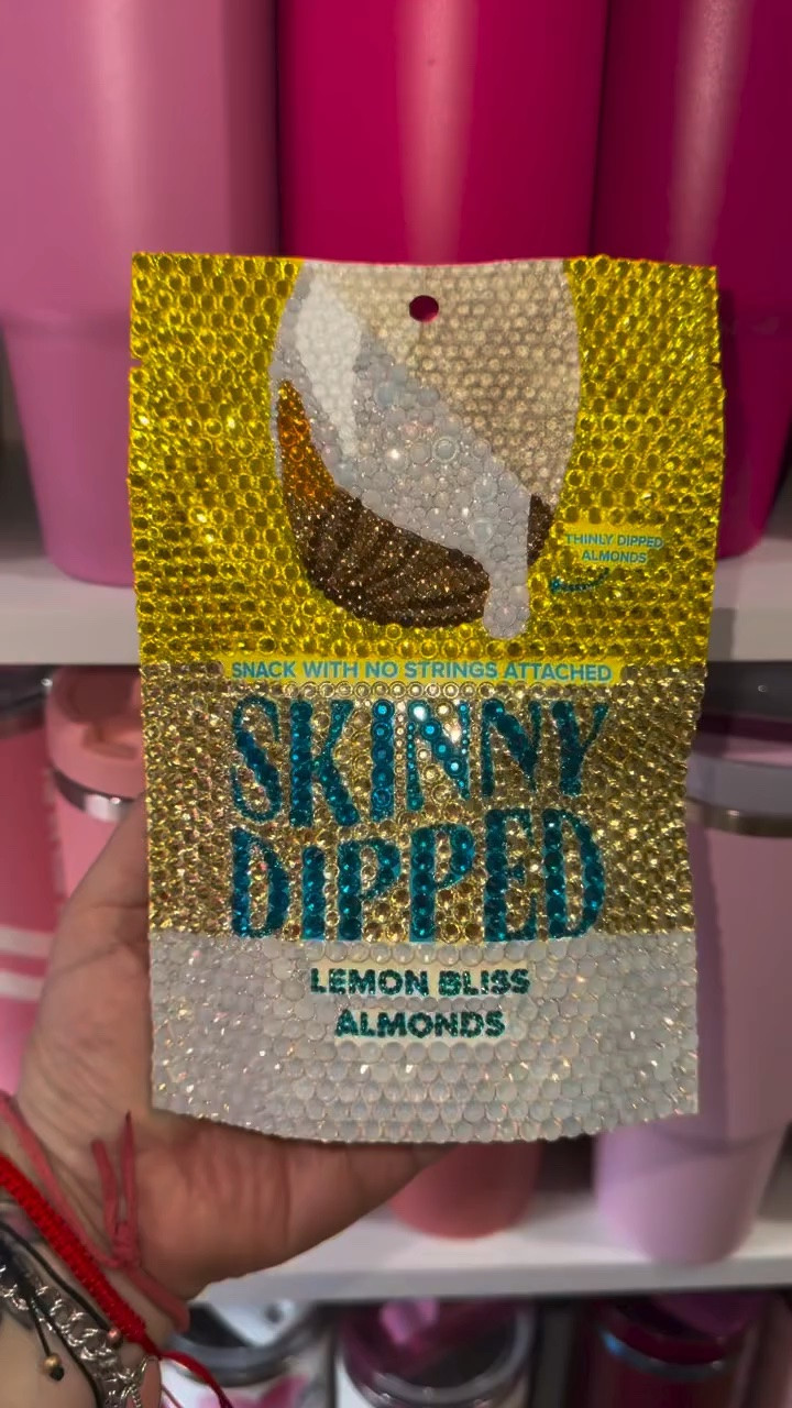 On Sunday’s we @skinnydipped on lemon bliss #sundayfunday #skinnydipped #sparkle #rhinestoneart #foodart