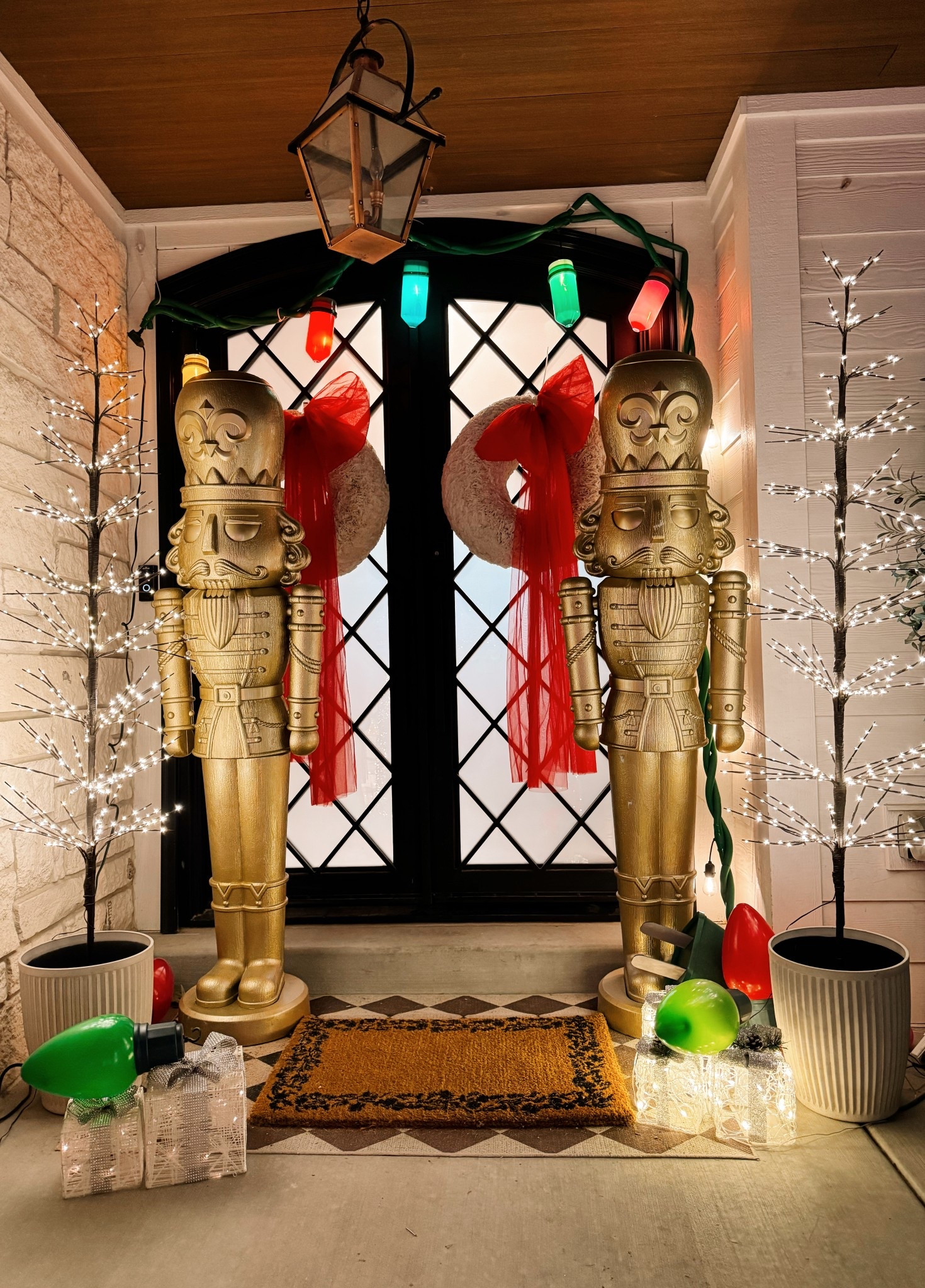 I’m obsessing over these trees! The glow, the height, the magic. It’s everything! #ad #lightshare @lightshare_official

#LTKHoliday #LTKHome