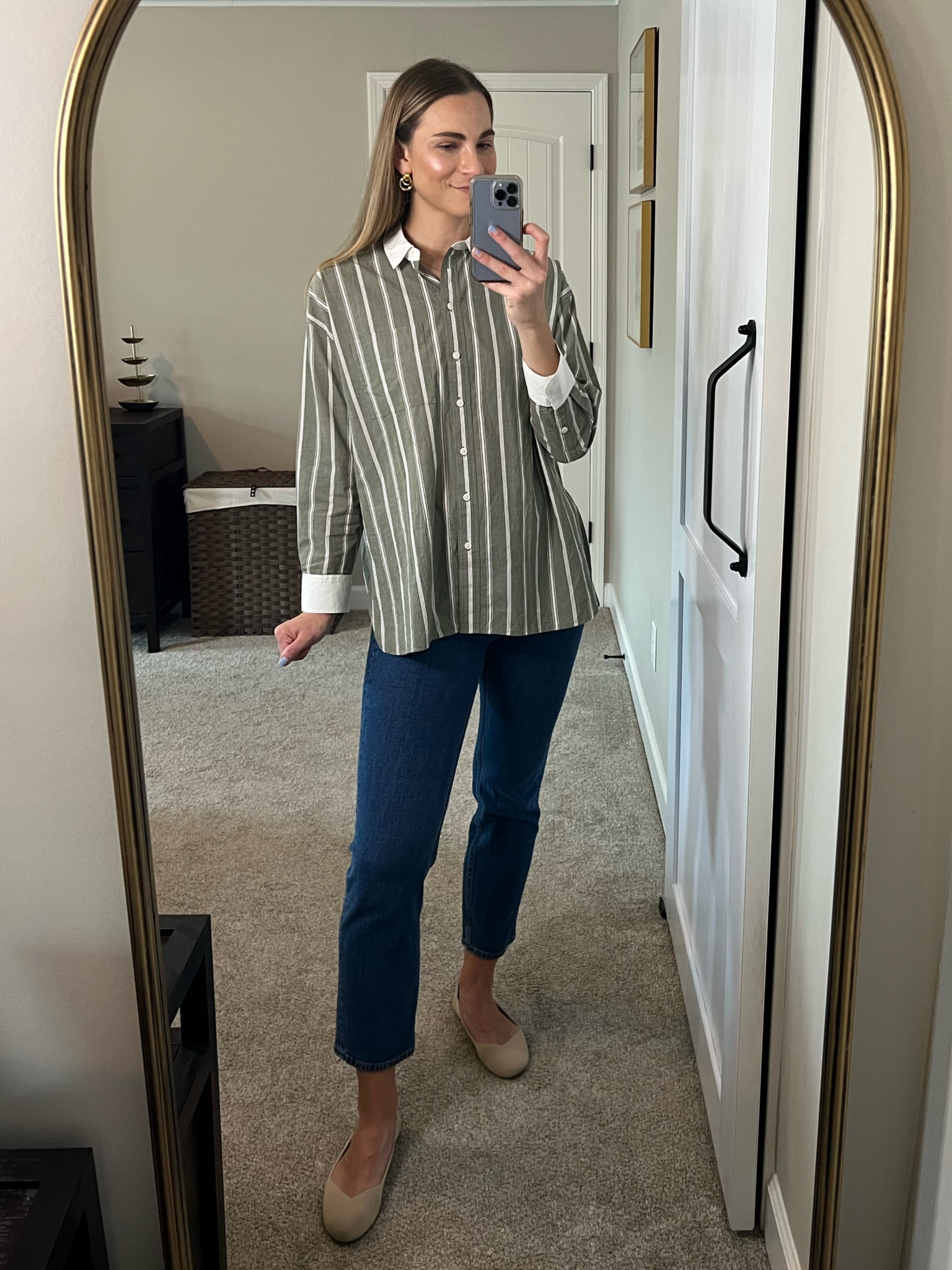 Office outfit / workwear 
Blouse: wearing size small - tts (fits oversized)
Jeans - wearing size 27 long - tts. 
Flats - wearing size 9.5. Tts. 

#LTKStyleTip #LTKSeasonal #LTKWorkwear