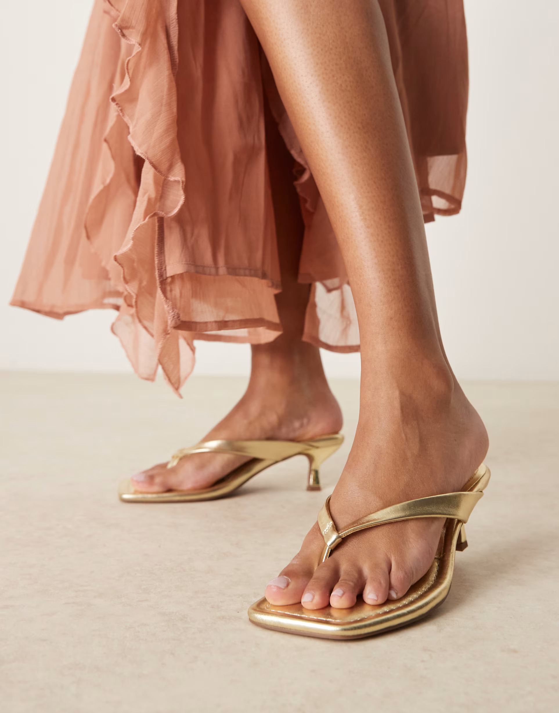 ASOS DESIGN Hawaii toe thong kitten heeled sandals in gold | ASOS | ASOS (Global)
