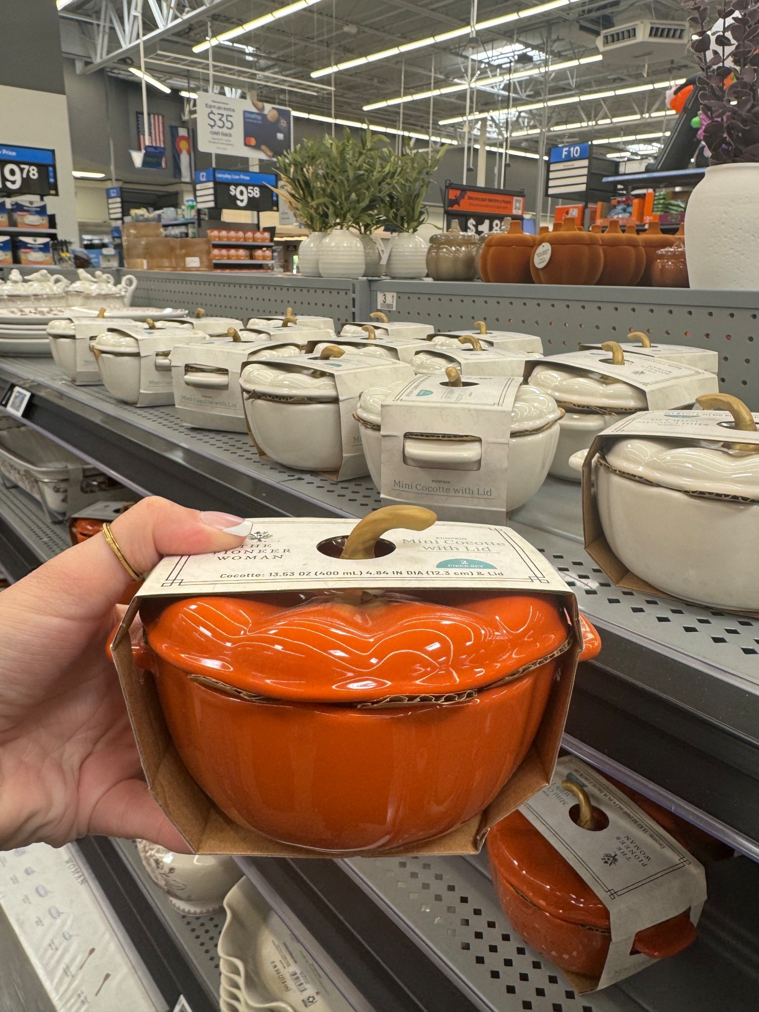 These mini pumpkin cocottes double as kitchenware and table decor ✨