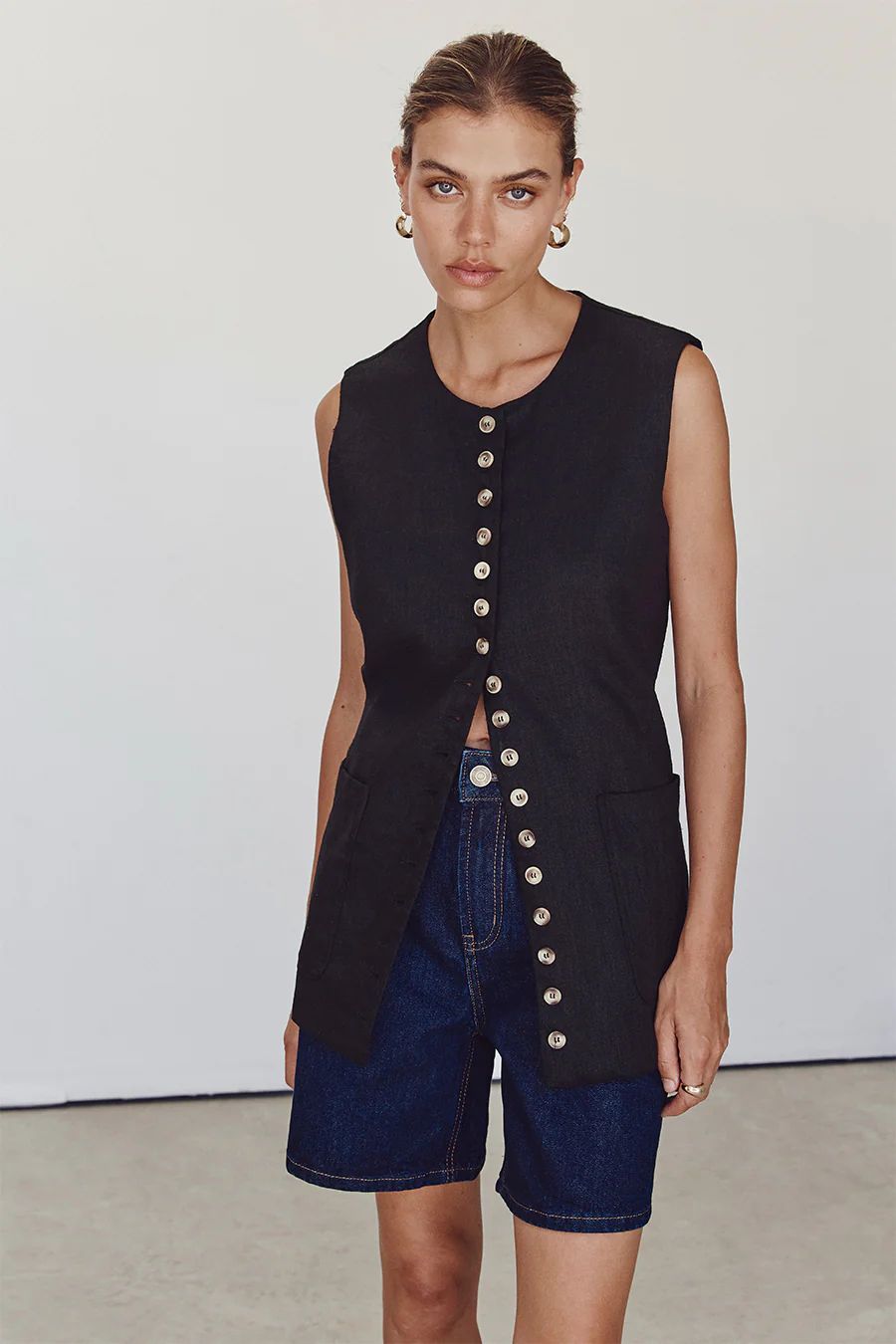 TILLY BLACK LINEN LONGLINE VEST | DISSH