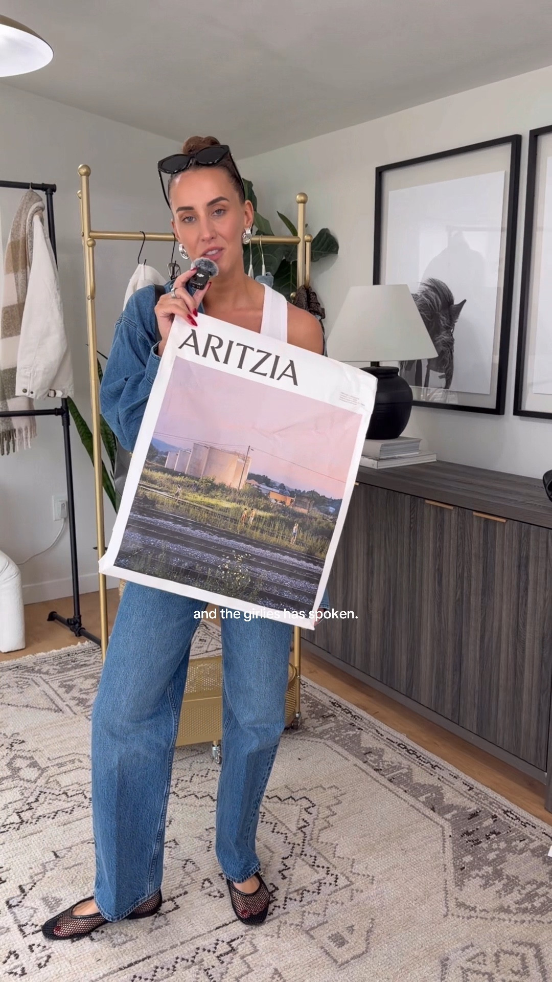 Aritzia Spring Outfits 🌼

Tank: L
Denim: 27
Denim button up: S (v oversized)
Tshirt: M 