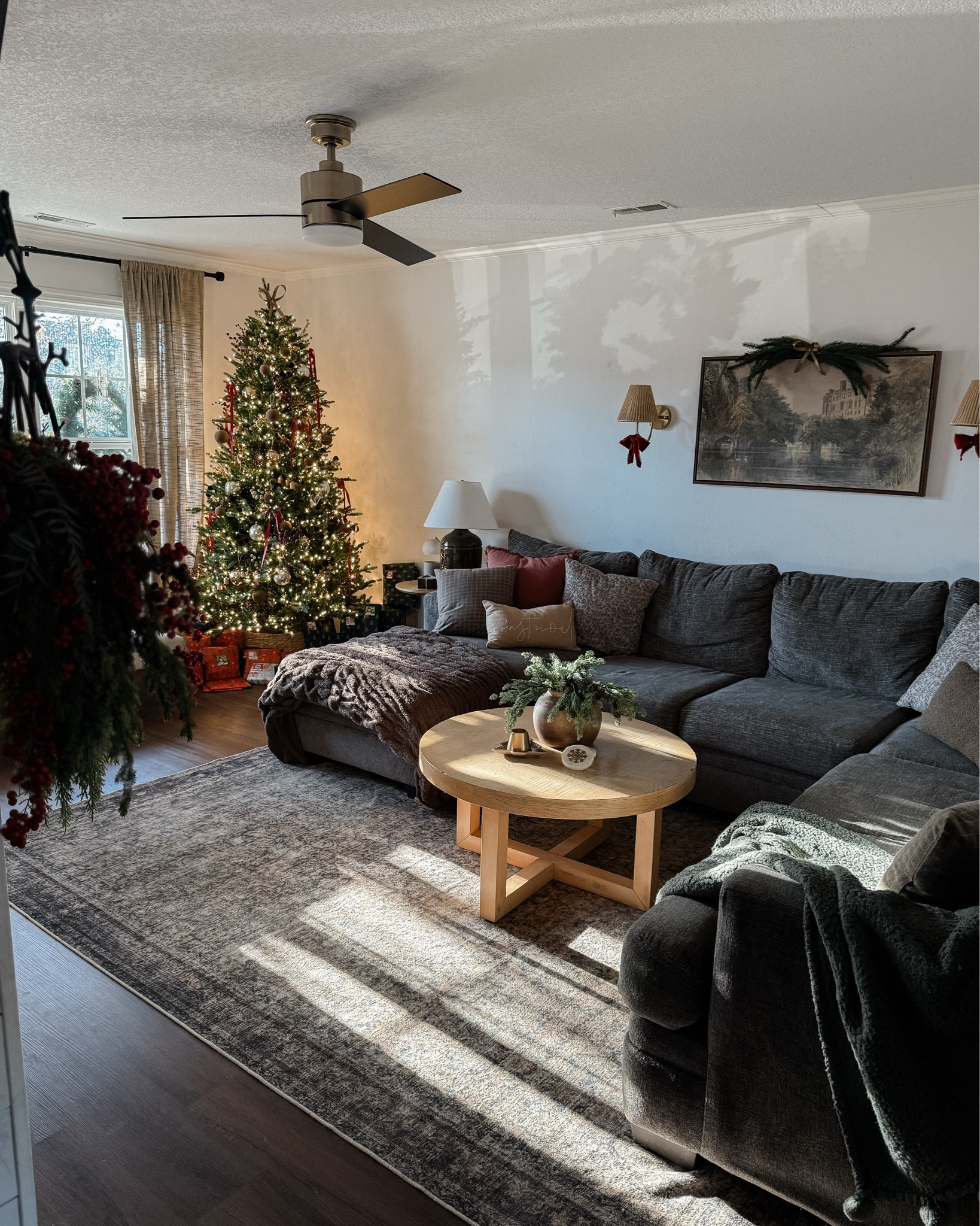 Christmas living room decorr

#LTKHome #LTKHoliday #LTKGiftGuide