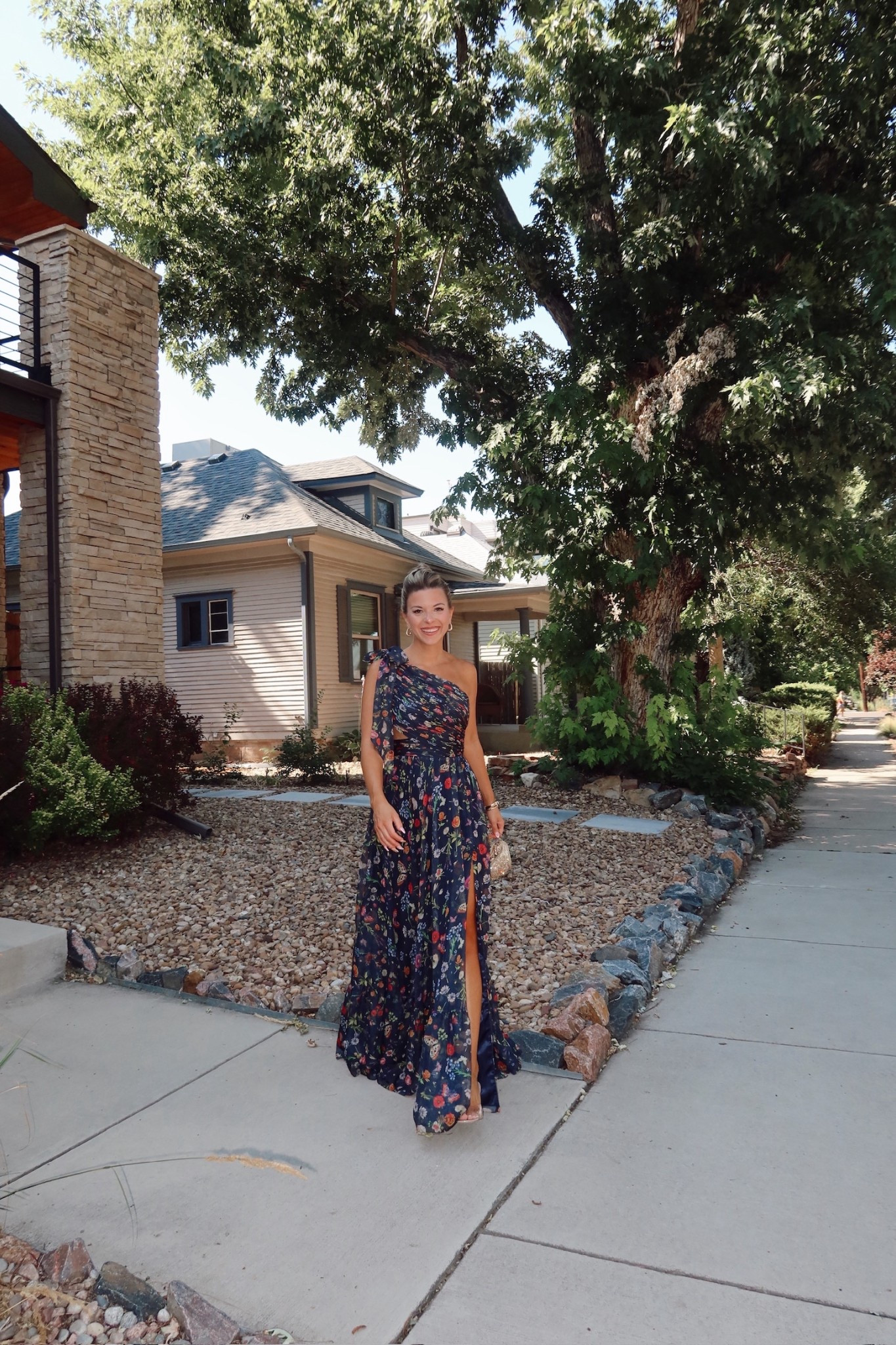 Blue floral one shoulder cutout wedding guest dress perfect for fall 

Wearing my usual small/2

One shoulder 
Blue floral 
Flowy dress 
Wedding guest 
Fall dress 
Special event 

#LTKWedding #LTKParties #LTKSeasonal